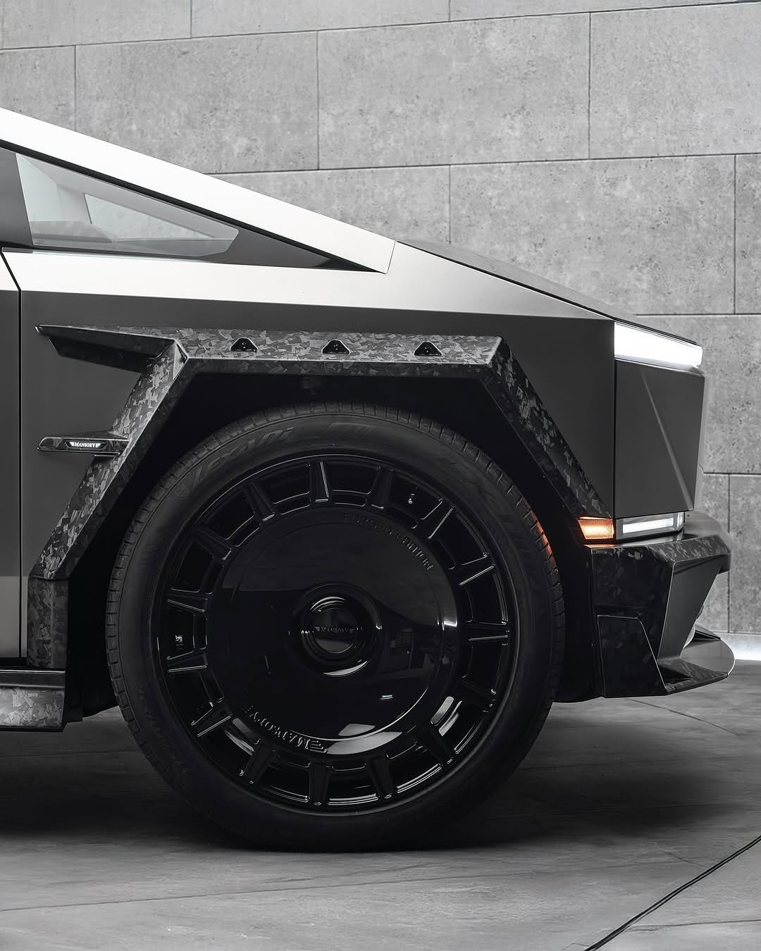 星期一ProgrAM：@mansory @teslaclubofamerica