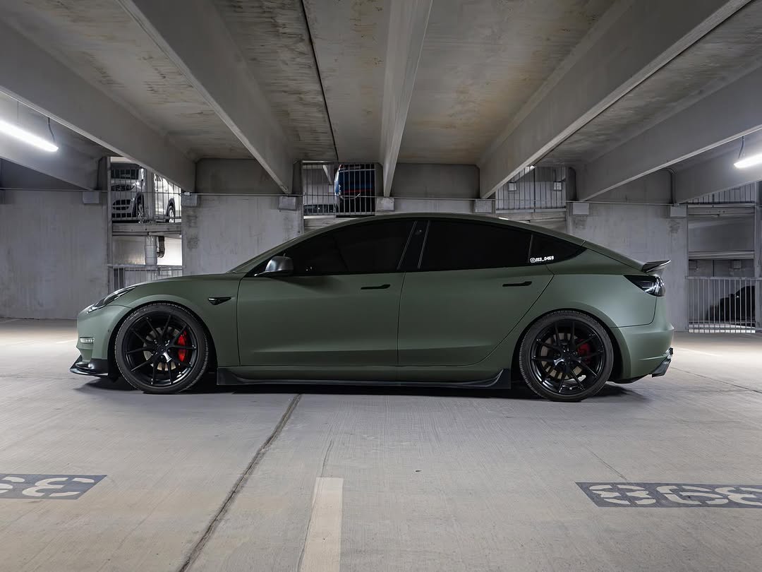 pARked不同

建造：
包装：3M MattemiletARy绿色
悬架：BC Racing BR系列
车轮：Aodhan Aff7 19x8.5
车轮垫片：20mm+25mm
SwaybARs：插电性能
REARCAMBERARMM：MountAIn通行证性能
FL控件ARMS：MountAIn通过性能
制动缸支架：MountAIn通行证性能
tAIlllights：alphARExpro系列
前雾灯：rPM特斯拉
CF方向盘：TiaLloyelf
AMBientLighting：TiaLloyelf
铝制航空盾：eBay
CF镜子CaPS：Yeslak
由Ingenext提升
#tesla #model3 #cars #houston @m3_0469