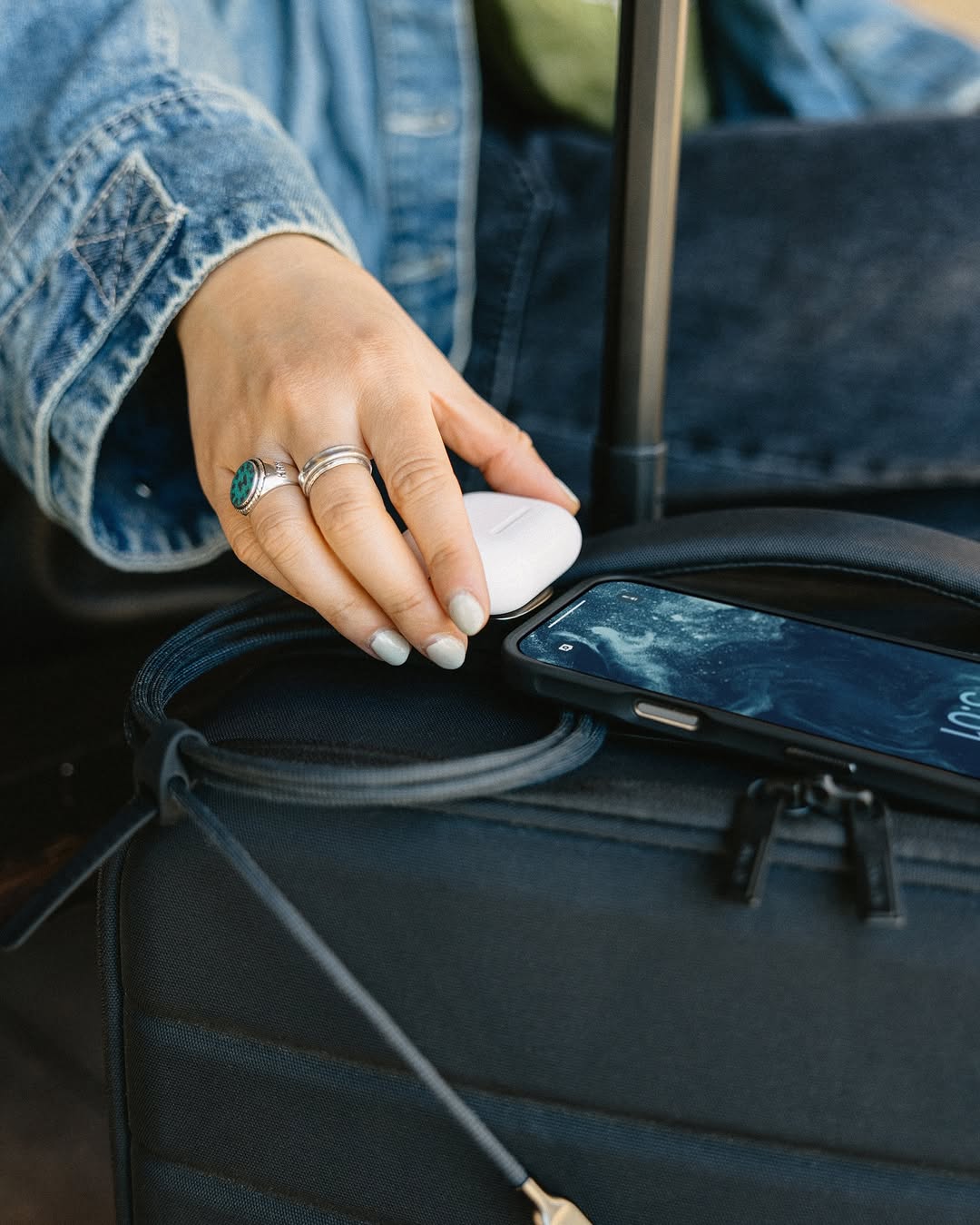 终极旅行配件？我们这样认为。

ChARge您的iPhone，AIrpods，APPLe手表等等。它具有APPLEWWAITS FASTCHARGER和USB-C连接器，这是您唯一需要包装的电缆。

立即抓住您的通用电缆。链接在生物中。
#nomad #nomadgoods @nomad