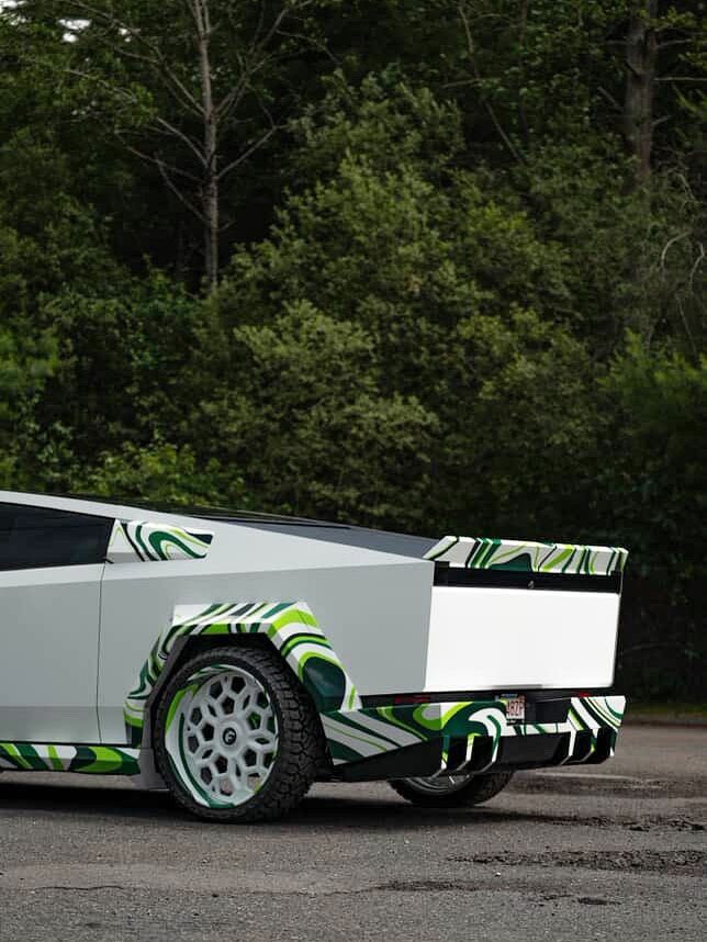 @insight.cuts #Widebody #CyberTruck 在 #Forgiato @wheels 由 @addictiveautosports @forgiato