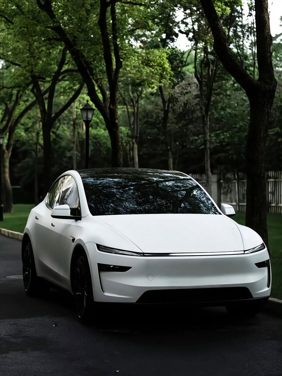 新的特斯拉Model Y 📸:张可明同学 #Tesla #ModelY $tsla #china #luxembourg @teslaclubofamerica @teslamore @teslamotors @drivegreen_livegreen