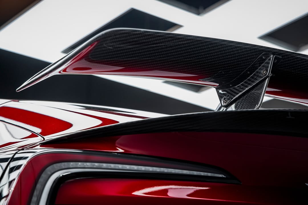 所有伟大的事物终将结束……是时候让臭名昭著的UP红火箭去新家了！直到我们再次在赛道上相见 🏁 @unpluggedperformance