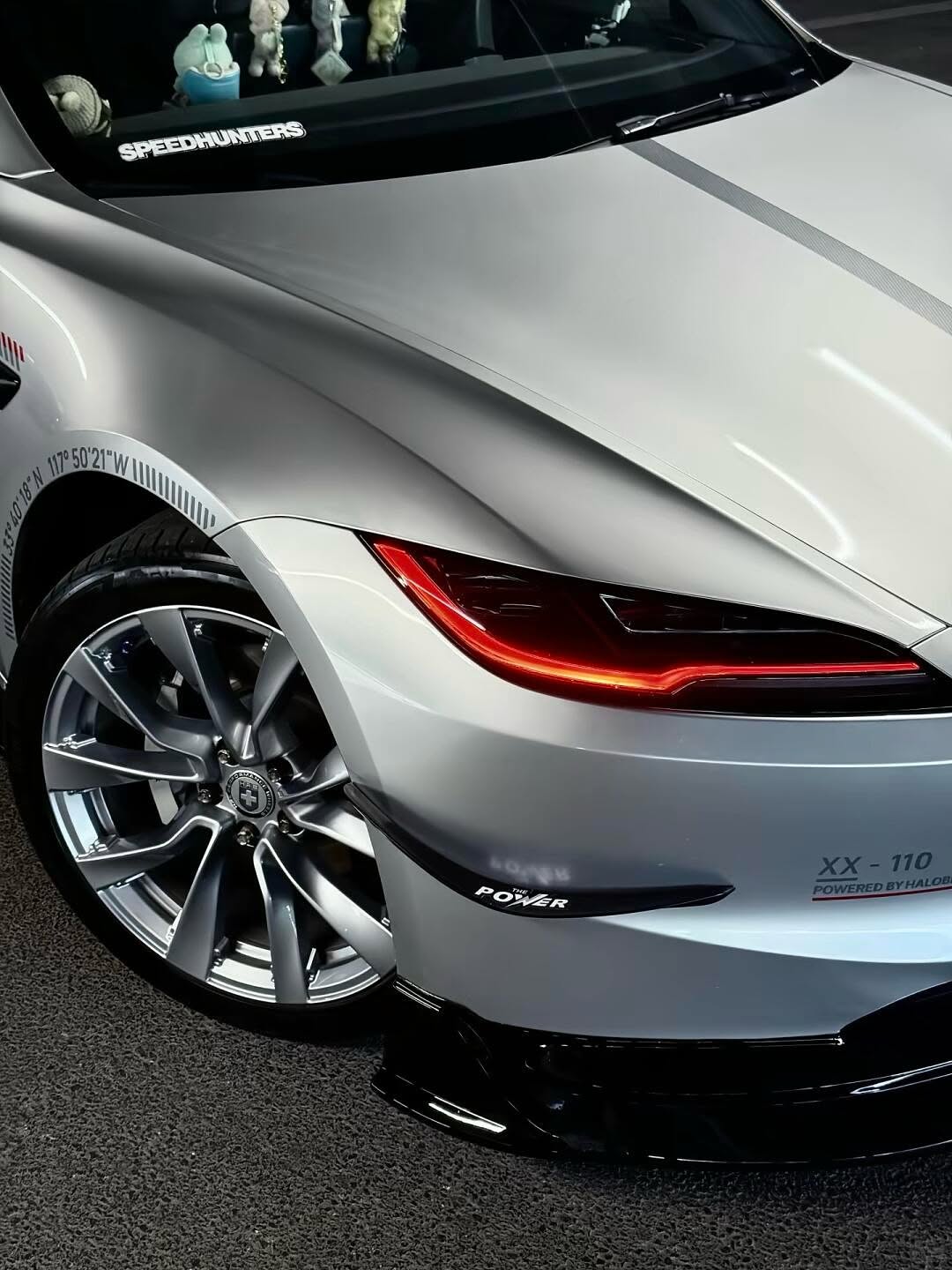 Model 3 🔥 📸：帅气的特斯拉车主 #RefreshedModel3 #Tesla #Model3 #EV #ElectricVehicle #EV #china #hongkong #Innovation $tsla #EVPerformance #CleanEnergy #ElectricCars #SustainableDriving #TechCars #NewEnergyVehicles #carwrap #carmods #tuning #carphotography @drivegreen_livegreen