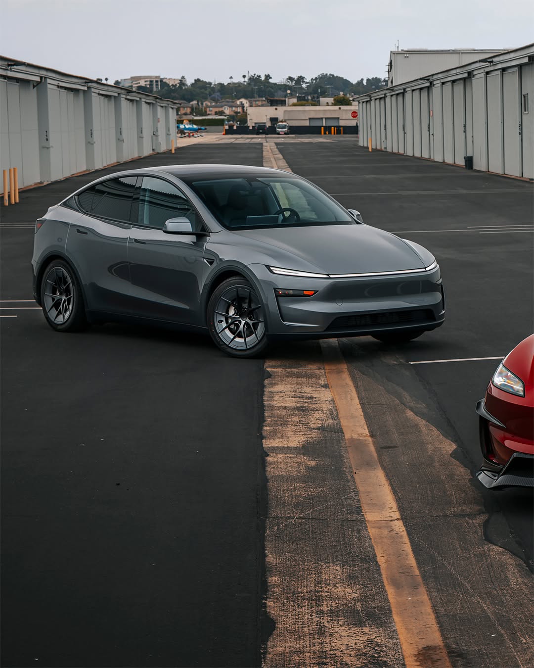 Model 3和Model Y车主：轮到你们了。🚗 以旧换新您的原厂特斯拉轮毂，在升级至UP锻造轮毂（或UP轮毂+轮胎套装）时可获得最高1000美元的返现。 1000美元：2026款Model Y Crossflow 19英寸和Helix 2.0 20英寸，2024年及以后款Model 3 Performance Warp（以及S/X和Cybertruck原厂轮毂） 500美元：所有年份的Model 3和Model Y原厂轮毂 如何操作：选购轮毂→结账时选择以旧换新折扣→安装→使用我们的预付标签寄回您的原厂轮毂。 （未损坏的轮毂套装需带有原厂盖子/盖帽。请在14个工作日内寄出。仅限美国本土。） @unpluggedperformance