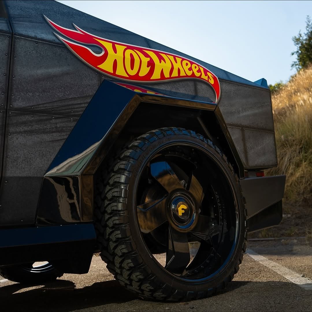 #CyberTruck在 #Forgiato @wheels 由 @westcoastcustoms @forgiato