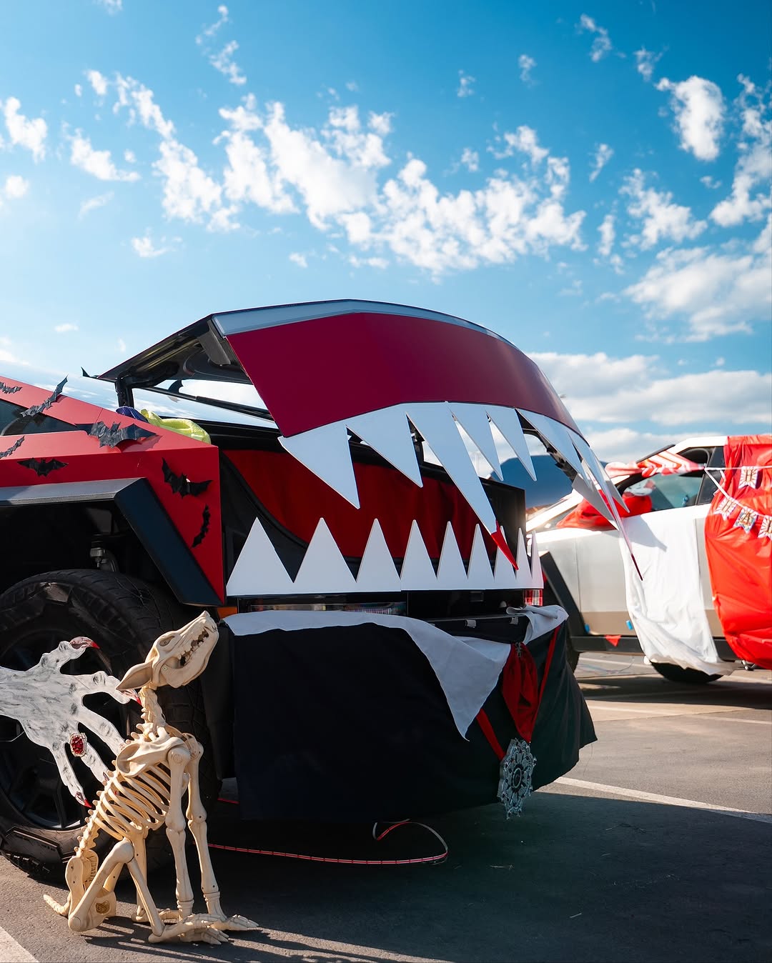 不给糖就捣蛋！🎃 @teslamotors