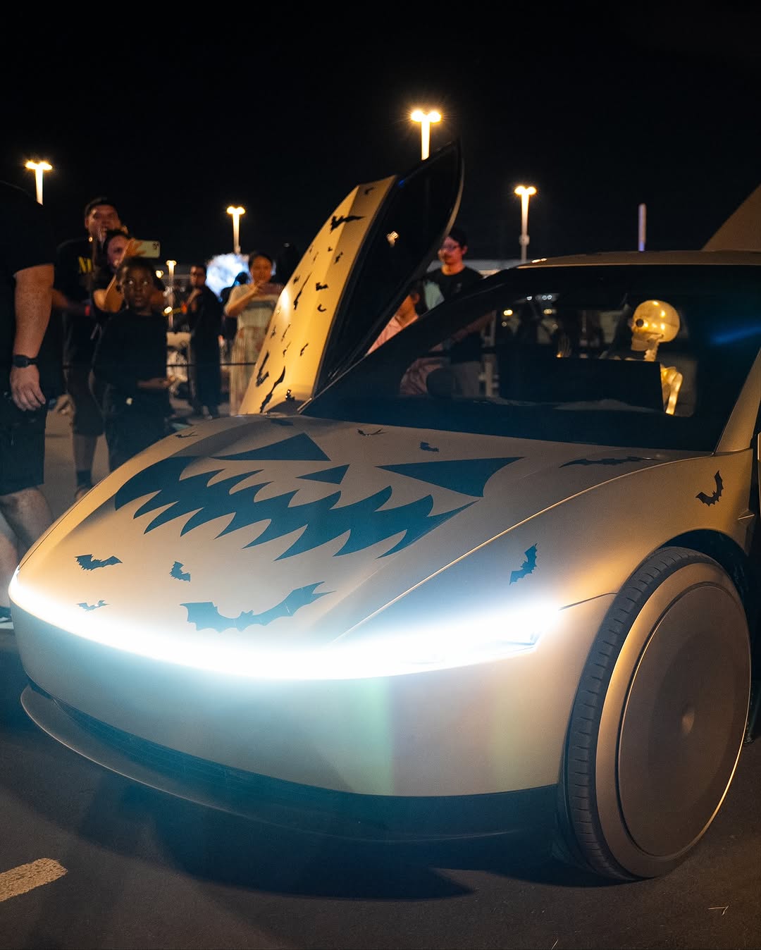 不给糖就捣蛋！🎃 @teslamotors