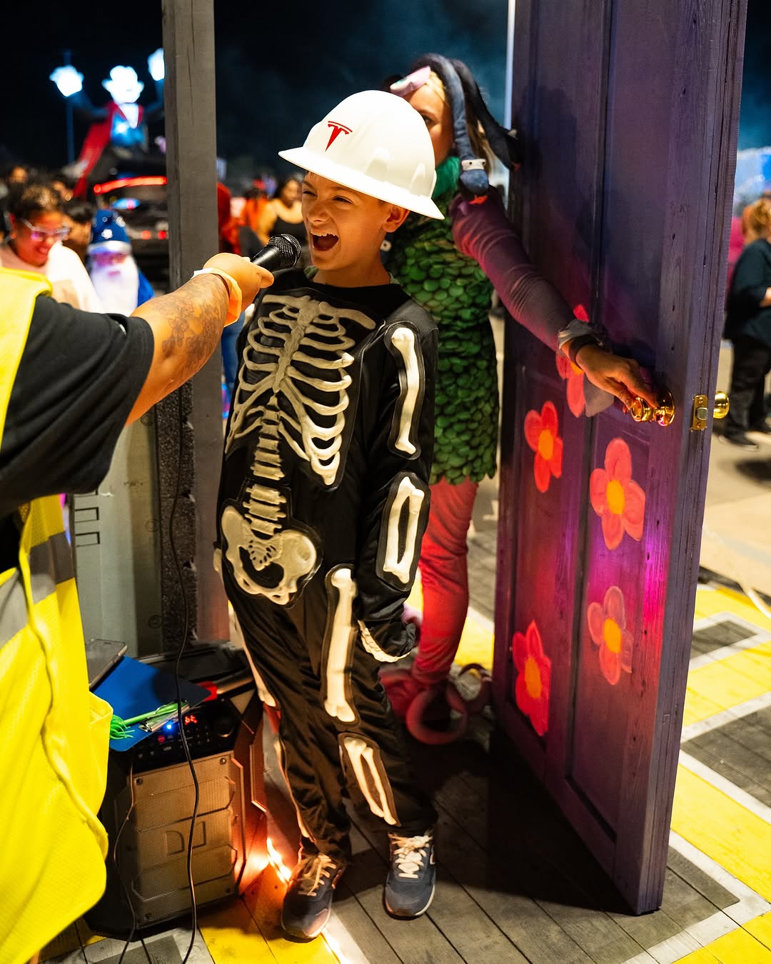 不给糖就捣蛋！🎃 @teslamotors