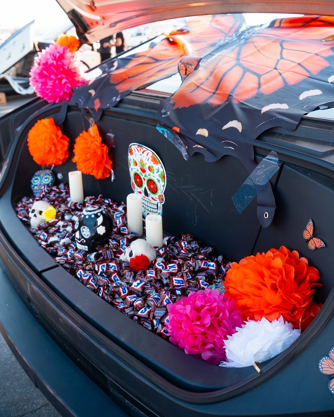 不给糖就捣蛋！🎃 @teslamotors