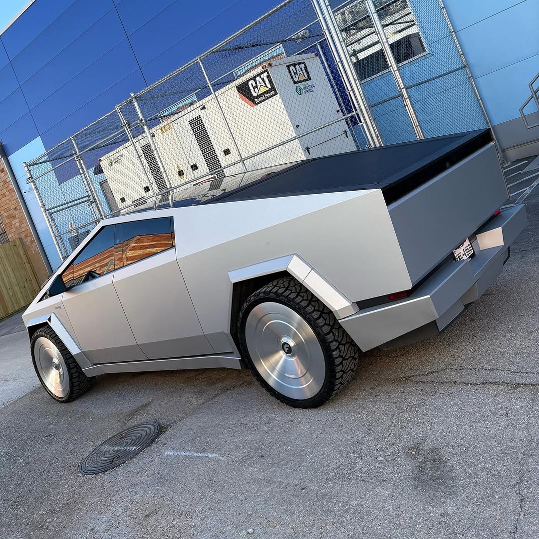 #CyberTruck 在 #Forgiato @wheels 由 @specialeditionss @forgiato