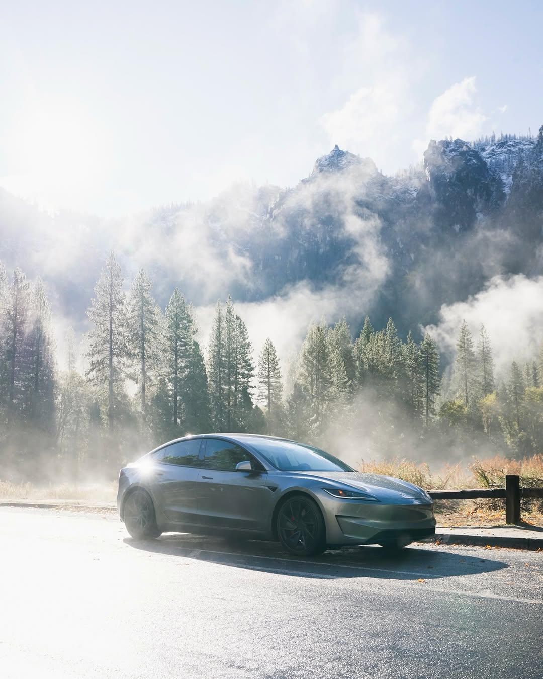 当云层散开时 📸 @bbyplaid @teslamotors