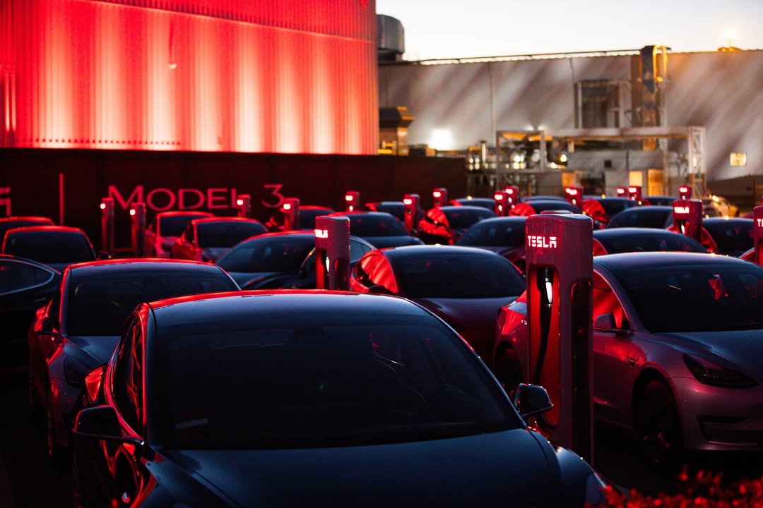 Model 3 十周年 🎉 开启电动车革命的汽车 @teslamotors