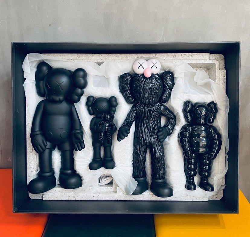 优质Kaws Family整整齐齐一家人