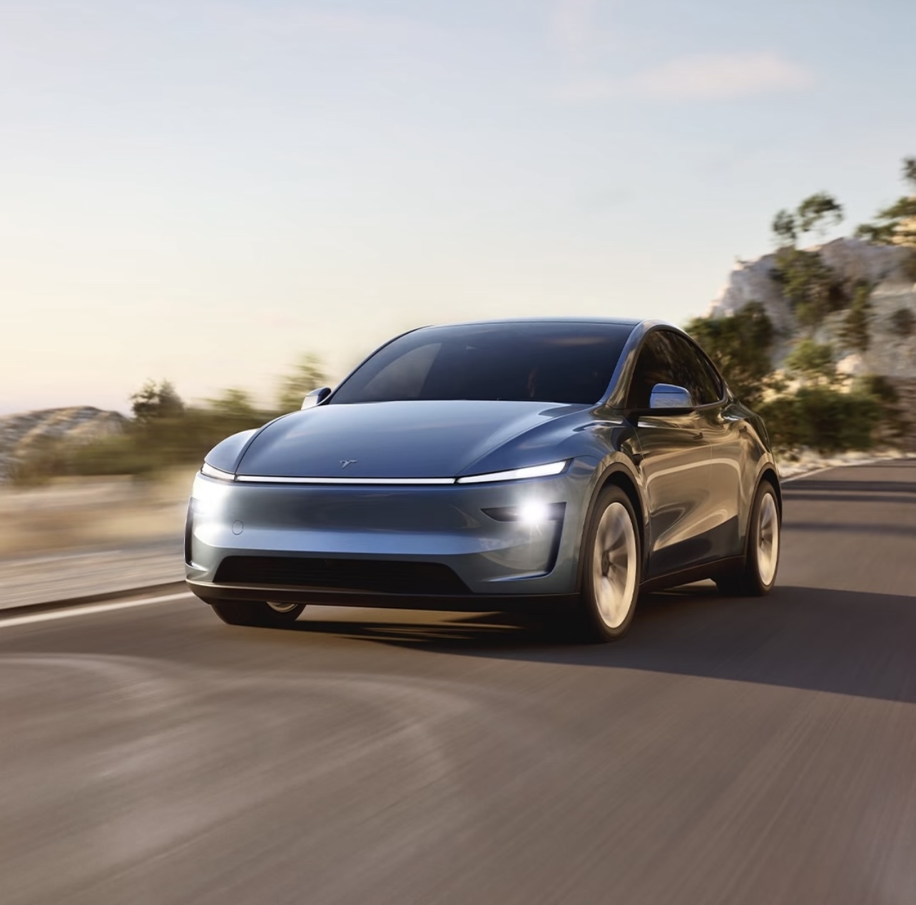 一路向前，却忘了你的生日🎂
谁能想到，当年的“挑战者”
已经成为全球最畅销的乘用车🚗
	
感谢所有同行者[红色心形R]
一起努力建设一个富足非凡的世界⚡️
	
#ModelY发布七周年