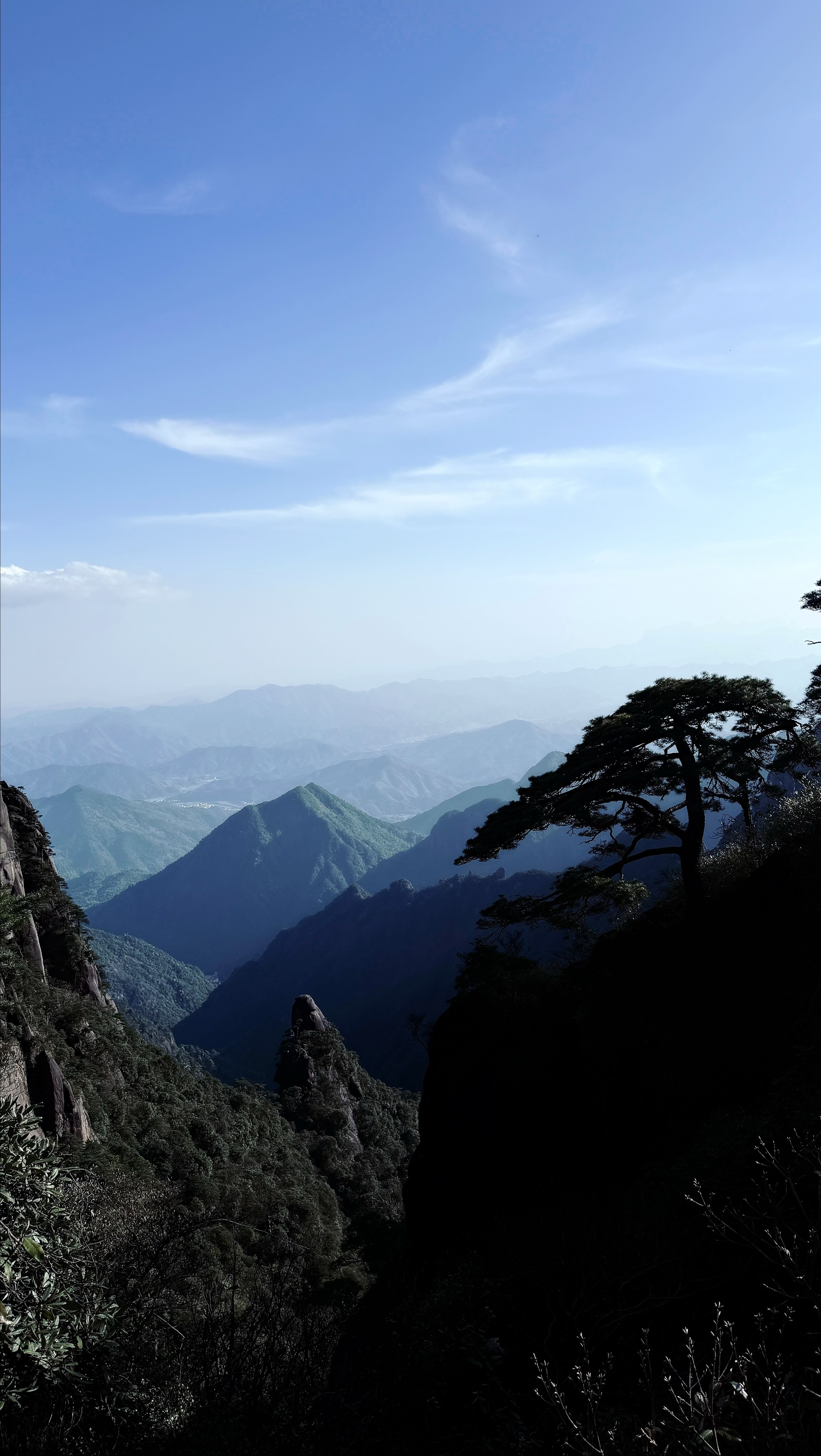 揽胜遍五岳，绝景在三清。
今日份的三清封神啦～
记录全程9小时，18km，爬升1500m。