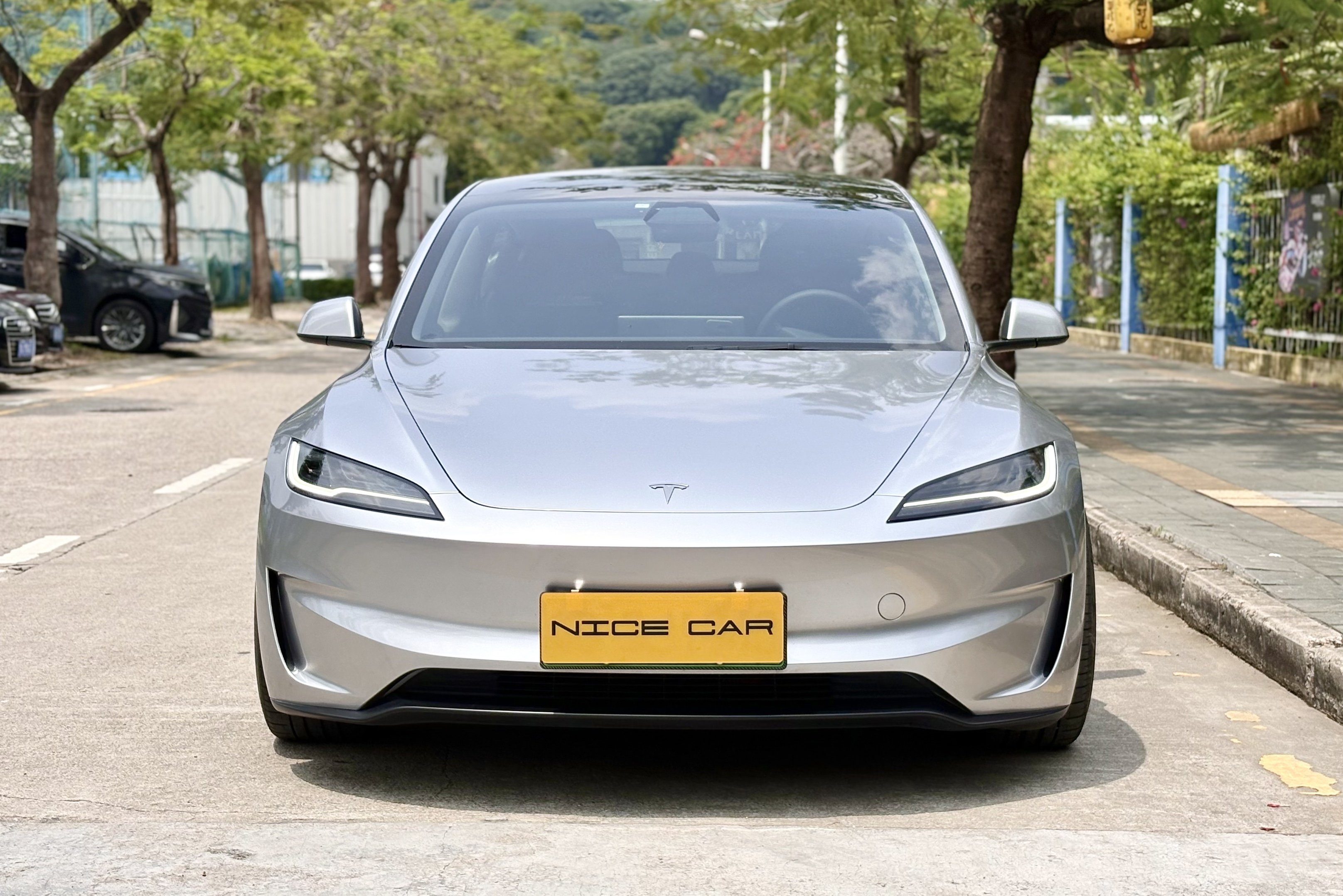 2024款Model 3Performance高性能版
上牌: 2024-07
里程: 2.2万公里
续航: CLTC623公里 (满电表显490公里)
配置:78.4kWh 三元锂电池
双电机460匹 零百3.1秒
选配:珍珠白车漆
状态:加装GT银改色膜 原版原漆零出险
2024 Tesla Model 3 Performance #特斯拉 #特斯拉model3p
#特斯拉 #特斯拉model3p