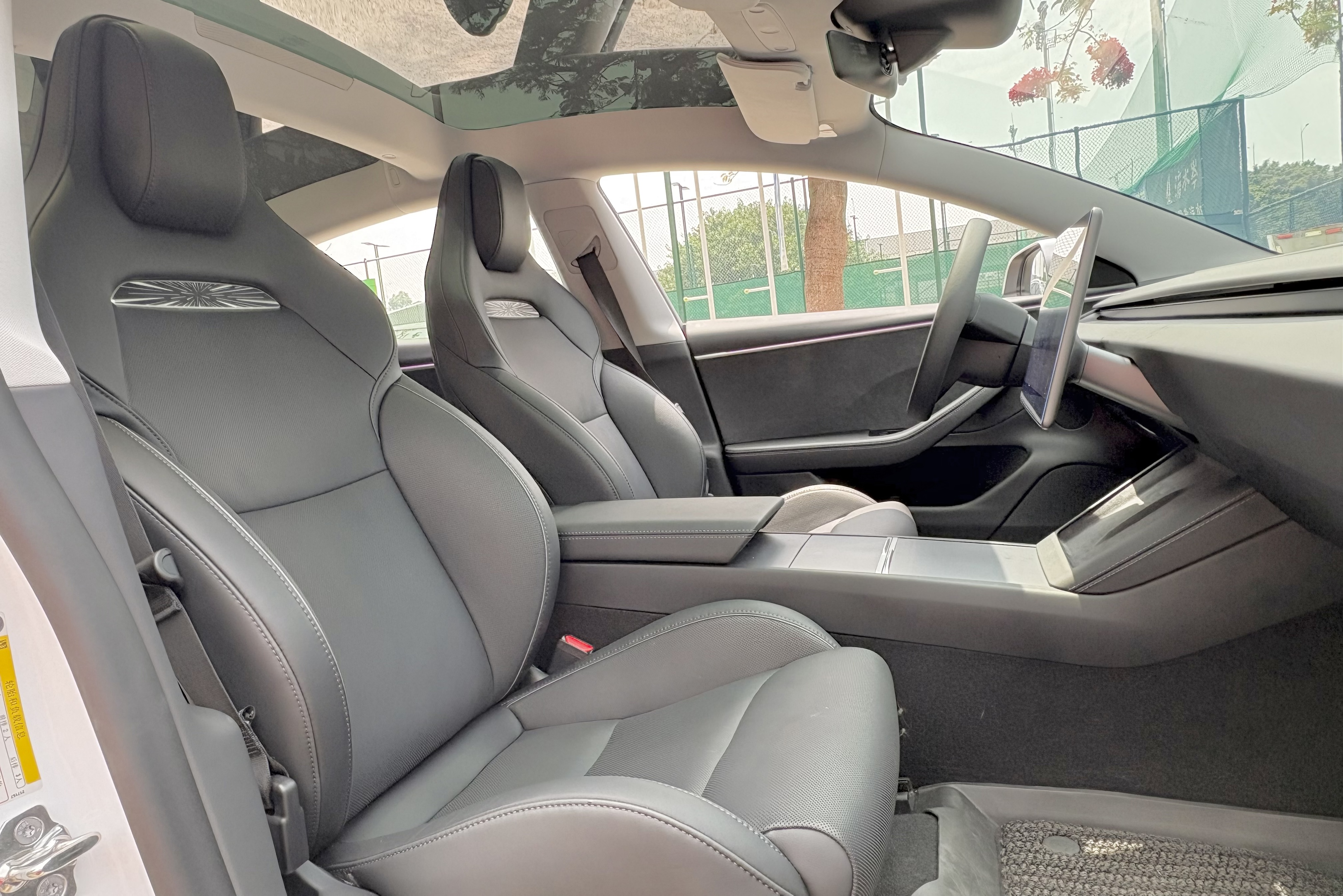 2024款Model 3Performance高性能版
上牌: 2024-07
里程: 2.2万公里
续航: CLTC623公里 (满电表显490公里)
配置:78.4kWh 三元锂电池
双电机460匹 零百3.1秒
选配:珍珠白车漆
状态:加装GT银改色膜 原版原漆零出险
2024 Tesla Model 3 Performance #特斯拉 #特斯拉model3p
#特斯拉 #特斯拉model3p