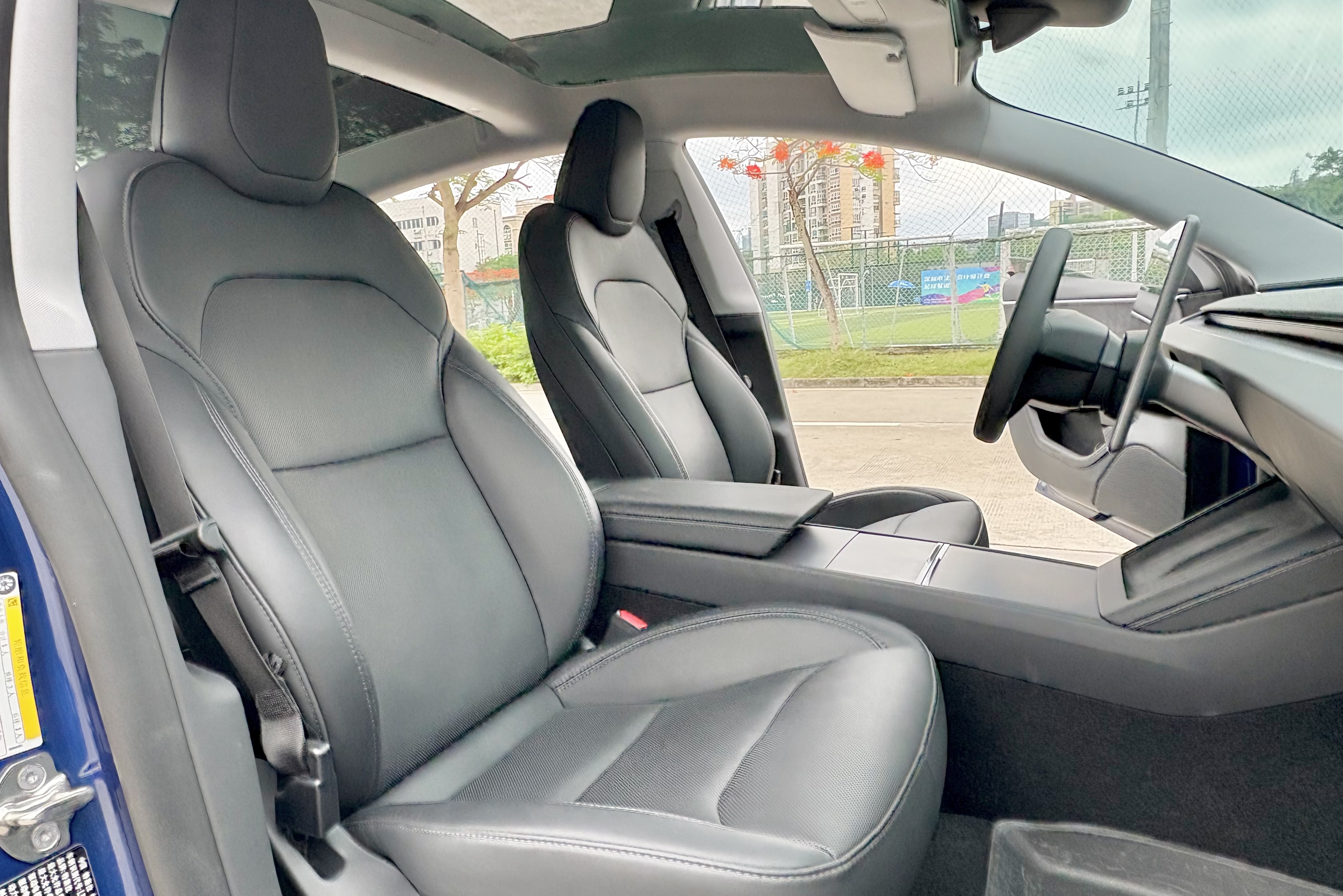 2024年 MODEL 3 长续航全驱版
上牌: 2024-05
里程: 3.3万公里
续航: CLTC713公里 （满电表显480公里）
配置：78.4kWh 三元锂电池 
双电机450匹  零百4.4秒
选配：深海蓝车漆  19寸轮毂
状态：一手原版原漆精品车况
  Tesla Model 3 LongRange Dual Motor #二手特斯拉 

#二手特斯拉