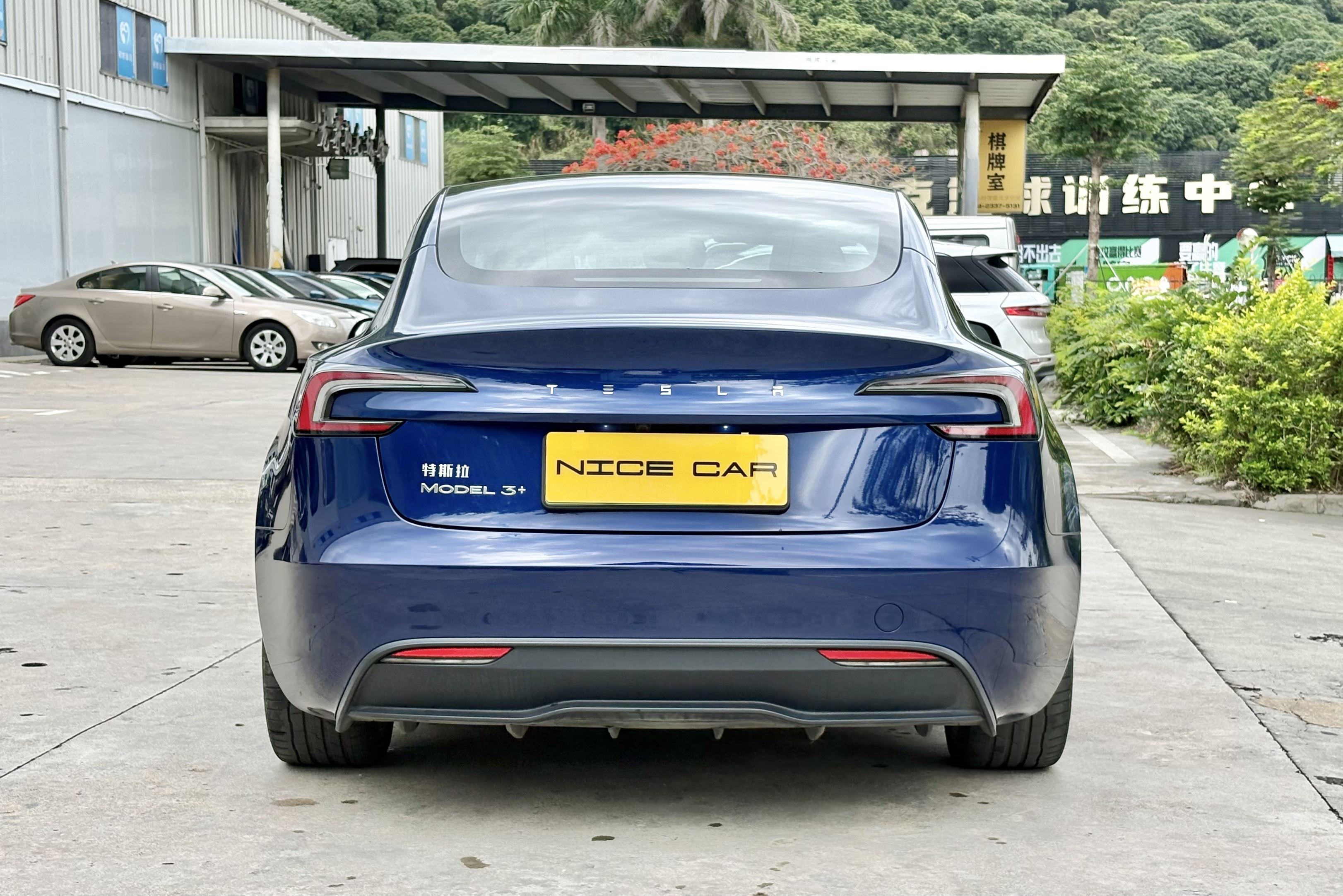 2024年 MODEL 3 长续航全驱版
上牌: 2024-05
里程: 3.3万公里
续航: CLTC713公里 （满电表显480公里）
配置：78.4kWh 三元锂电池 
双电机450匹  零百4.4秒
选配：深海蓝车漆  19寸轮毂
状态：一手原版原漆精品车况
  Tesla Model 3 LongRange Dual Motor #二手特斯拉 

#二手特斯拉