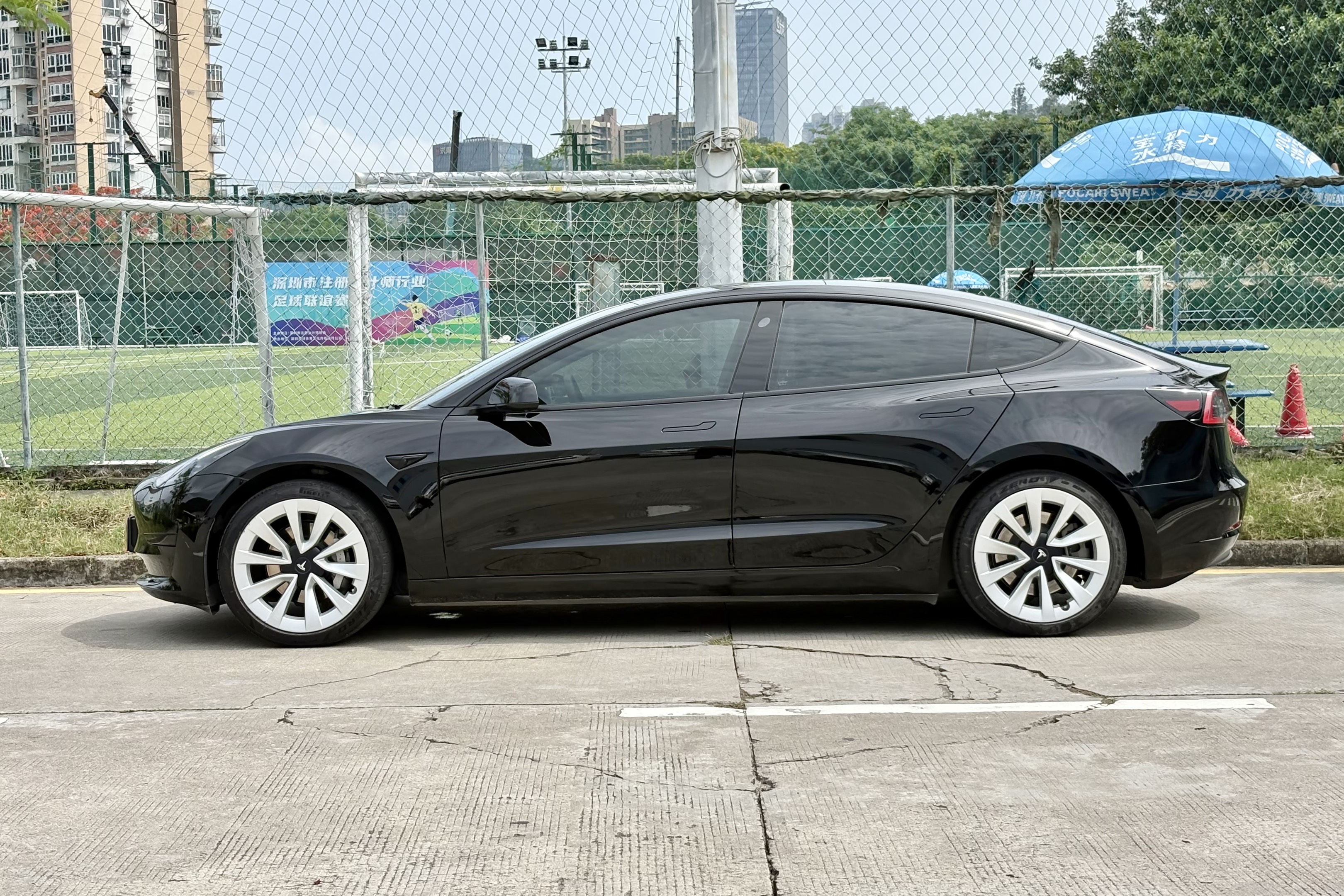 2022款 MODEL 3 标准续航后驱版
上牌: 2022-06
里程: 6万公里
续航: CLTC 556公里 (满电表显415公里)
配置:60kWh 磷酸铁锂电池
选装:19寸轮毂
状态:一手原版原漆零出险车况
2022 Tesla Model3 Standard