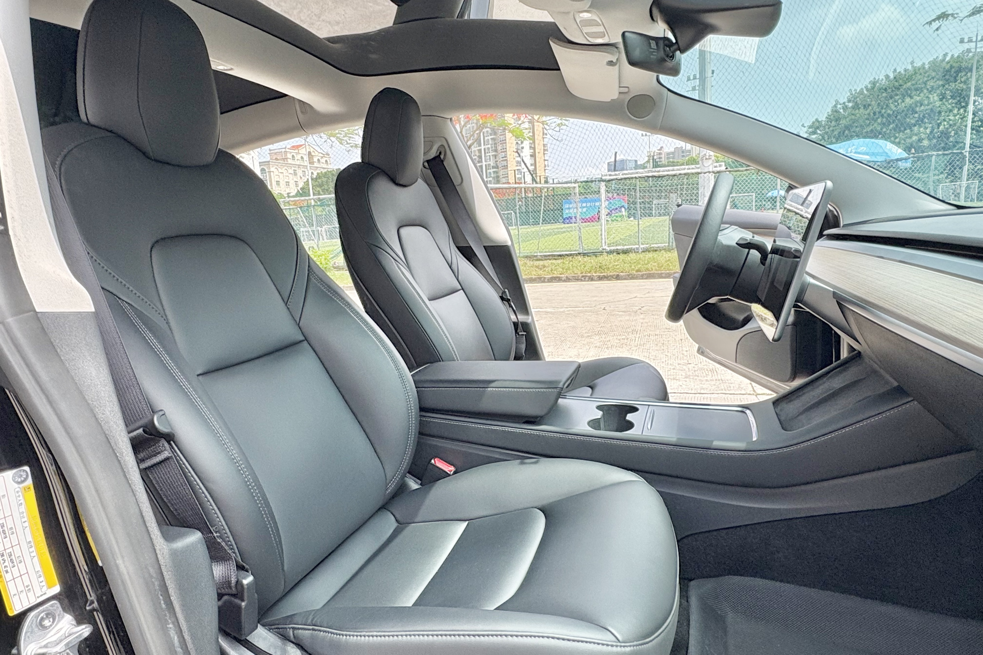 2022款 MODEL 3 标准续航后驱版
上牌: 2022-06
里程: 6万公里
续航: CLTC 556公里 (满电表显415公里)
配置:60kWh 磷酸铁锂电池
选装:19寸轮毂
状态:一手原版原漆零出险车况
2022 Tesla Model3 Standard