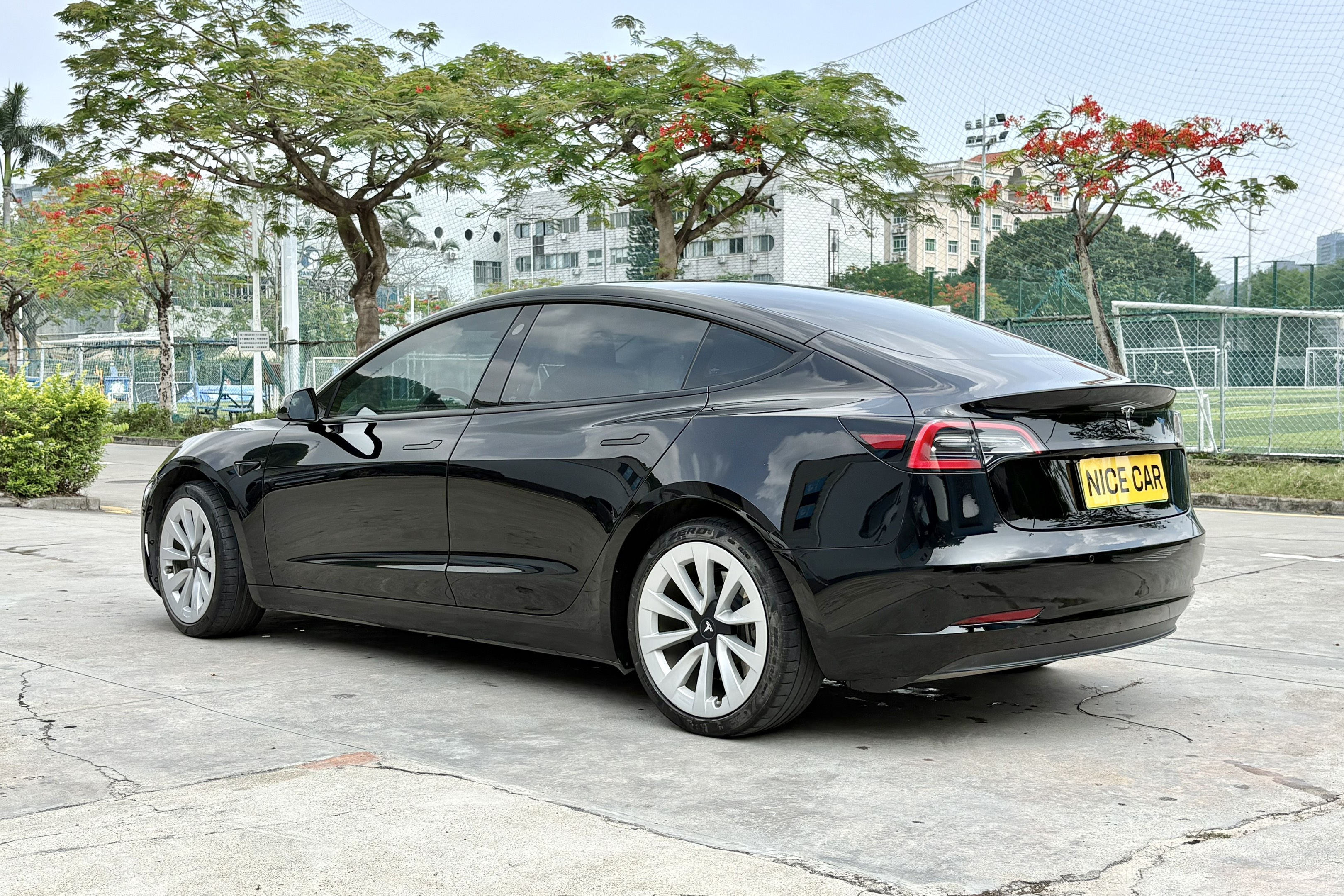 2022款 MODEL 3 标准续航后驱版
上牌: 2022-06
里程: 6万公里
续航: CLTC 556公里 (满电表显415公里)
配置:60kWh 磷酸铁锂电池
选装:19寸轮毂
状态:一手原版原漆零出险车况
2022 Tesla Model3 Standard