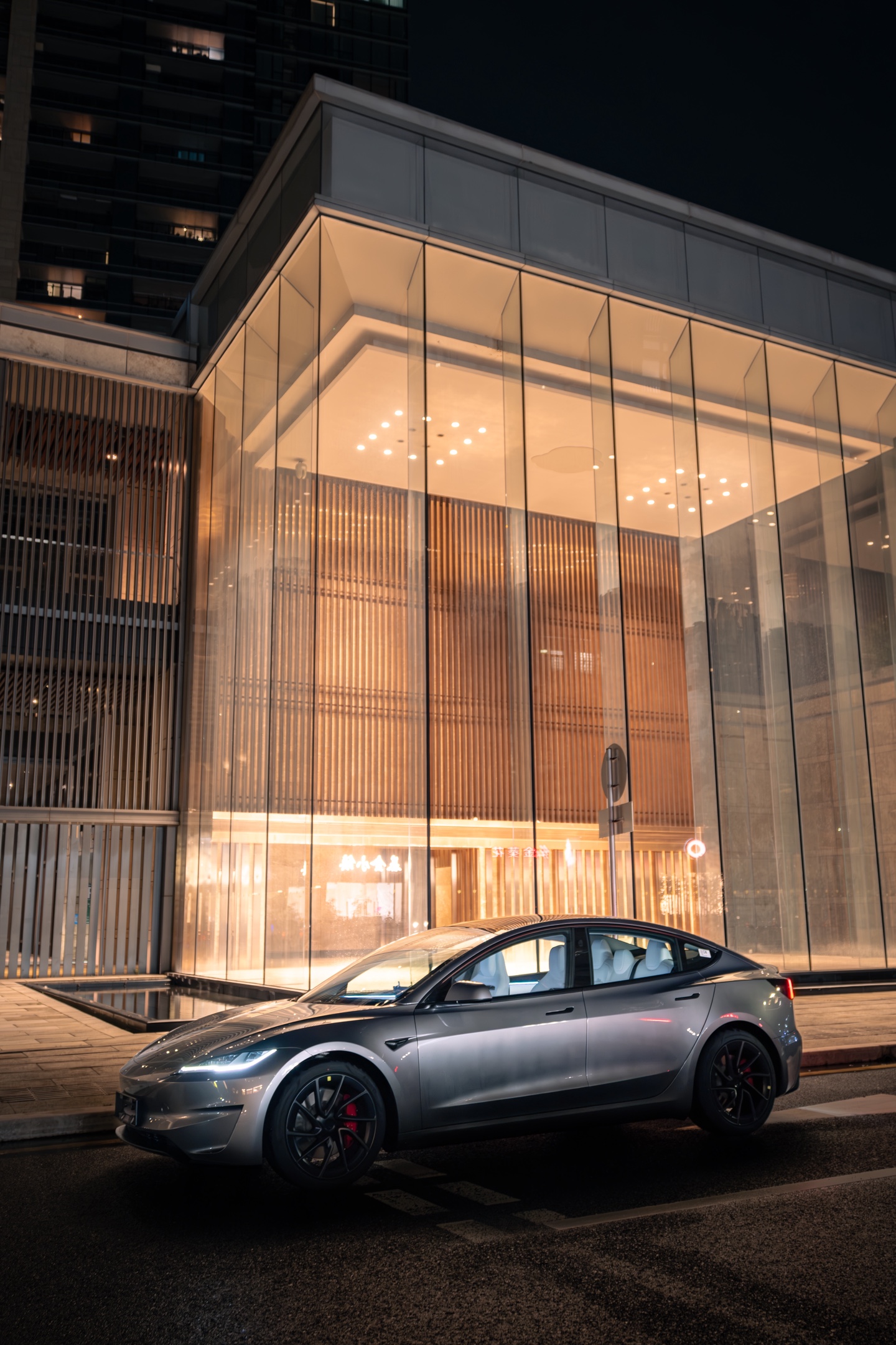 我的车很简单  我的生活也是   #特斯拉#model3performance