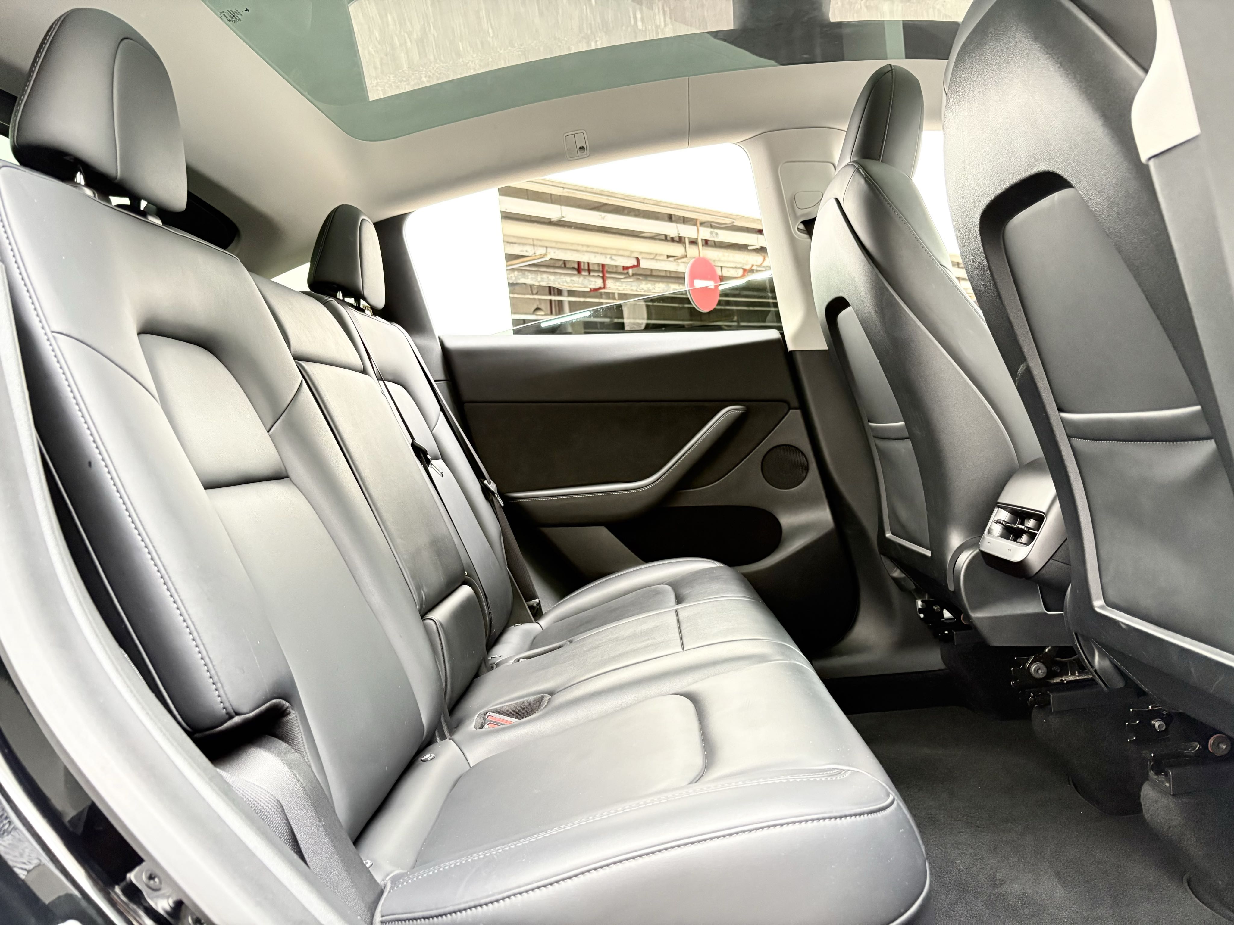 2021款 MODEL Y 标准续航后驱版
上牌: 2021-03
里程: 10.9万公里
续航: 525KM
配置：60kWh磷酸铁锂电池
状态：一手原版车况
2021  Tesla Model Y Standard Range#特斯拉二手车