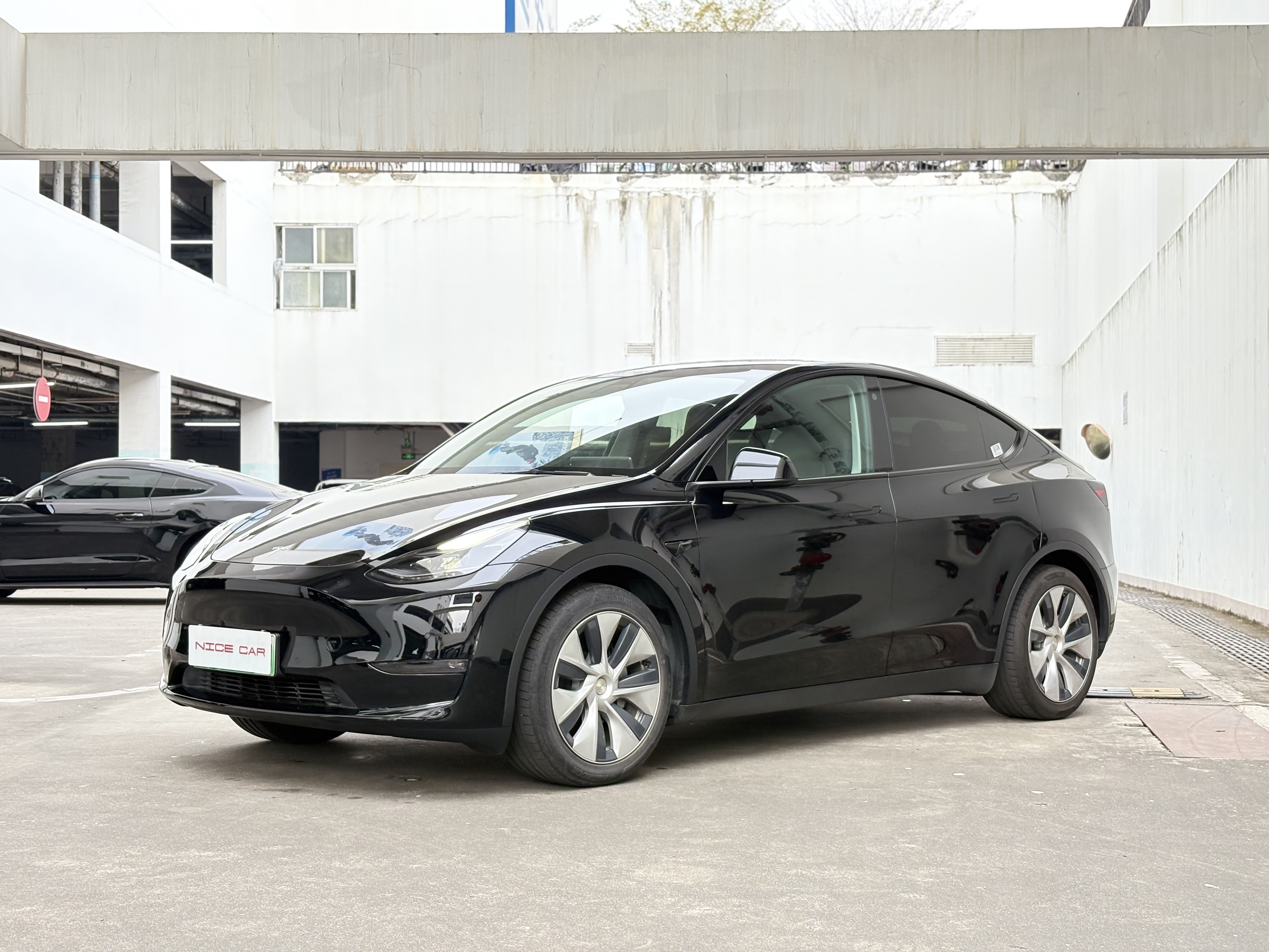 2021款 MODEL Y 标准续航后驱版
上牌: 2021-03
里程: 10.9万公里
续航: 525KM
配置：60kWh磷酸铁锂电池
状态：一手原版车况
2021  Tesla Model Y Standard Range#特斯拉二手车