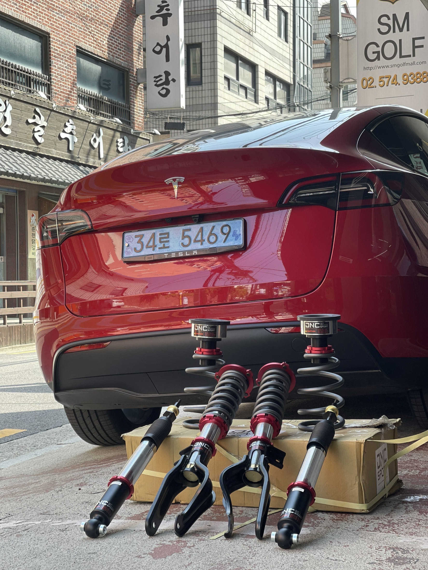 广受韩国车主好评
DNC sport特斯拉专车专用复筒式双向16段高低软硬避震器
有效改善乘坐舒适度的同时，提高驾驶热趣
亚洲热卖中