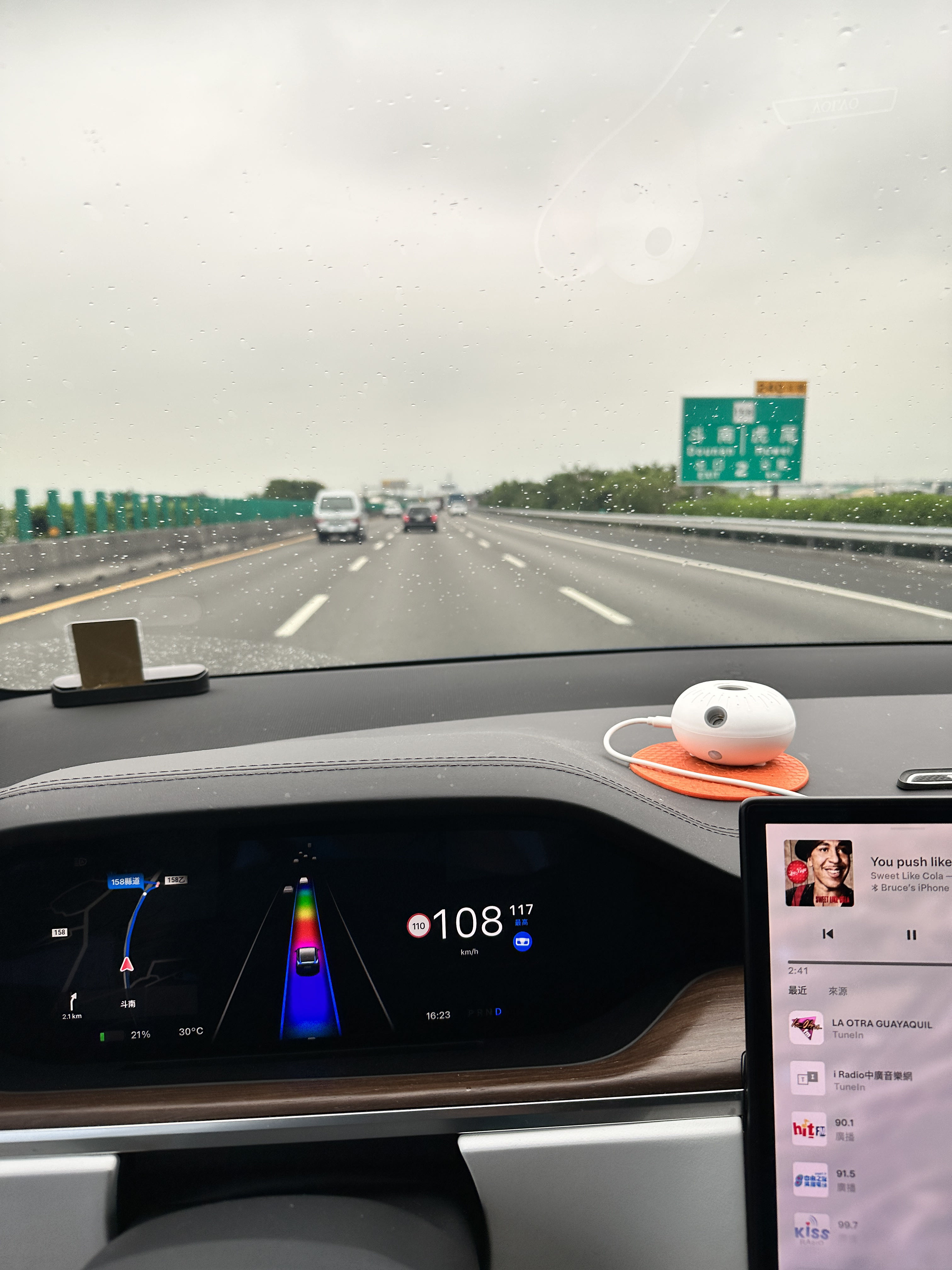 长途开阿童木版X，终身免超充
近距离就换开HW4.0的X
现在在台湾省的超充也越来越多了
但我还是怀念在大陆，因为更方便
返台出完差，赶紧回到祖国