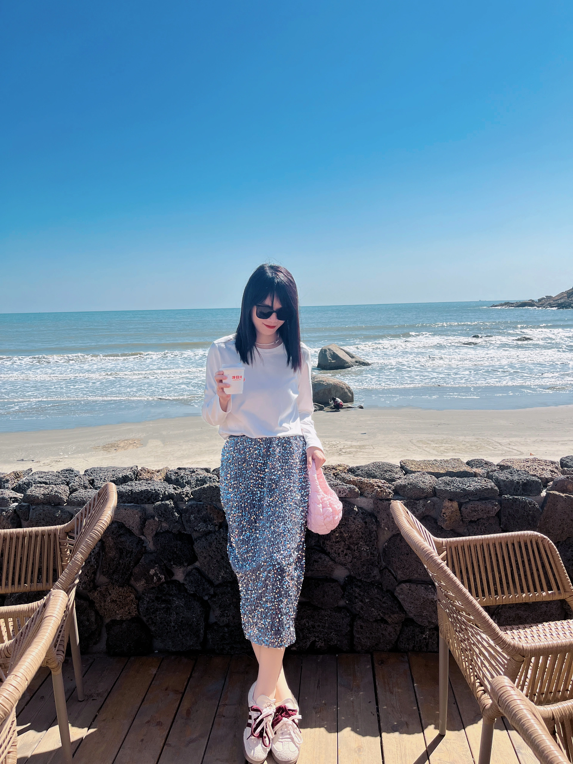 汕尾·浮日湾 济州岛分岛
#海边的咖啡店 #汕尾旅游 #汕尾浮日湾沙滩 @妮妮yao