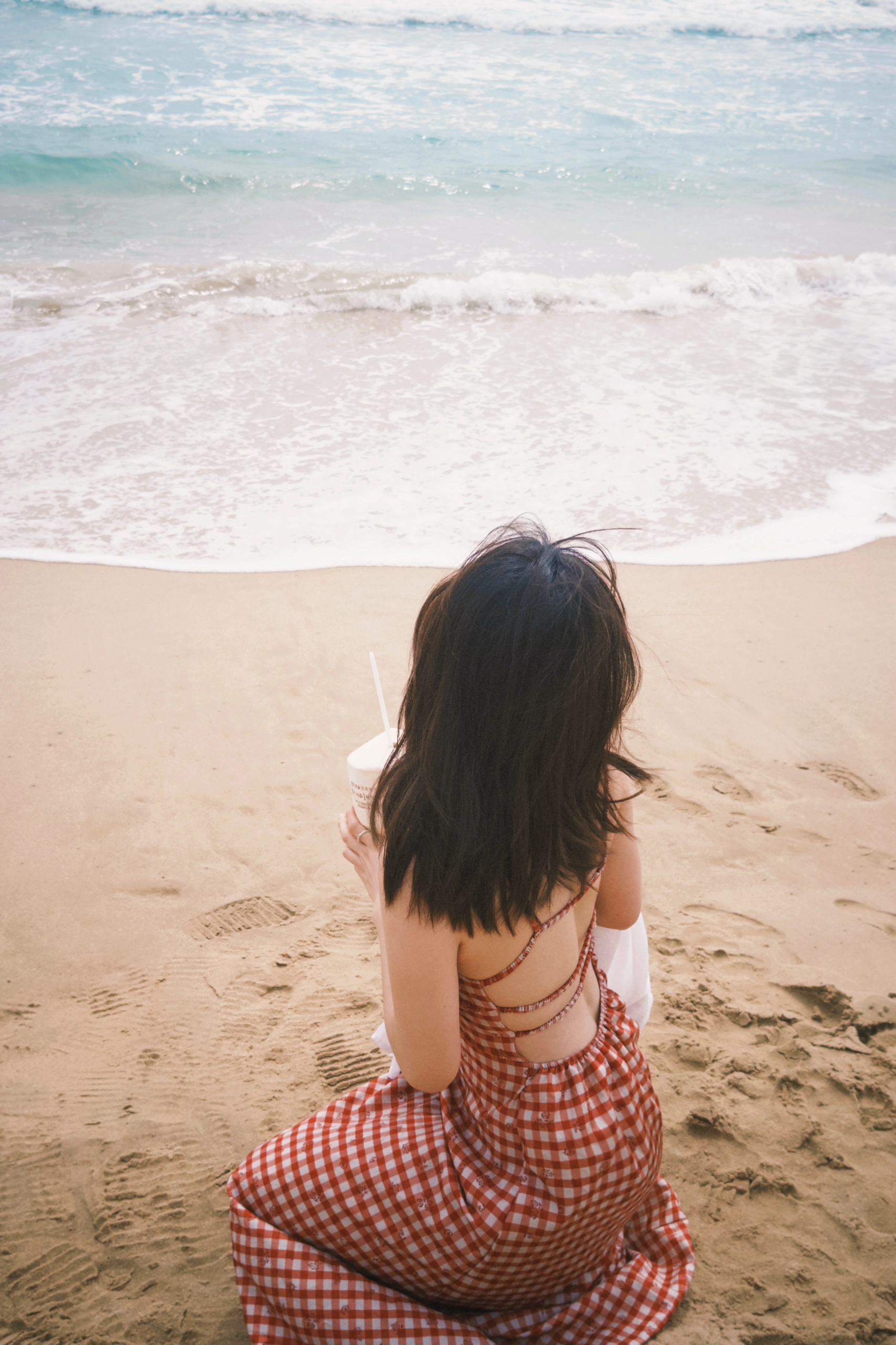 辣妹与海🏝️三亚｜发点pyq吃不了的细糠 Sanya🩵海岛日记
这次来三亚选择住在了海棠湾 酒店直通海边
吃喝玩乐一条街 不用做任何计划 只管说走就走
在后海我们边走边逛 里面藏着许多有趣的小店
在这里我们刷新各自的人生新体验 一个上天🪂 一个入海🤿
是极度松弛的度假生活 下次还来
如果可以一直待在海边就好啦🌊#惬意海岛生活 #躺在海浪里晒太阳 #海边享受自由 #海边度假 #海边穿搭 #班味清除计划 #三亚 @粥是艇仔周🥣