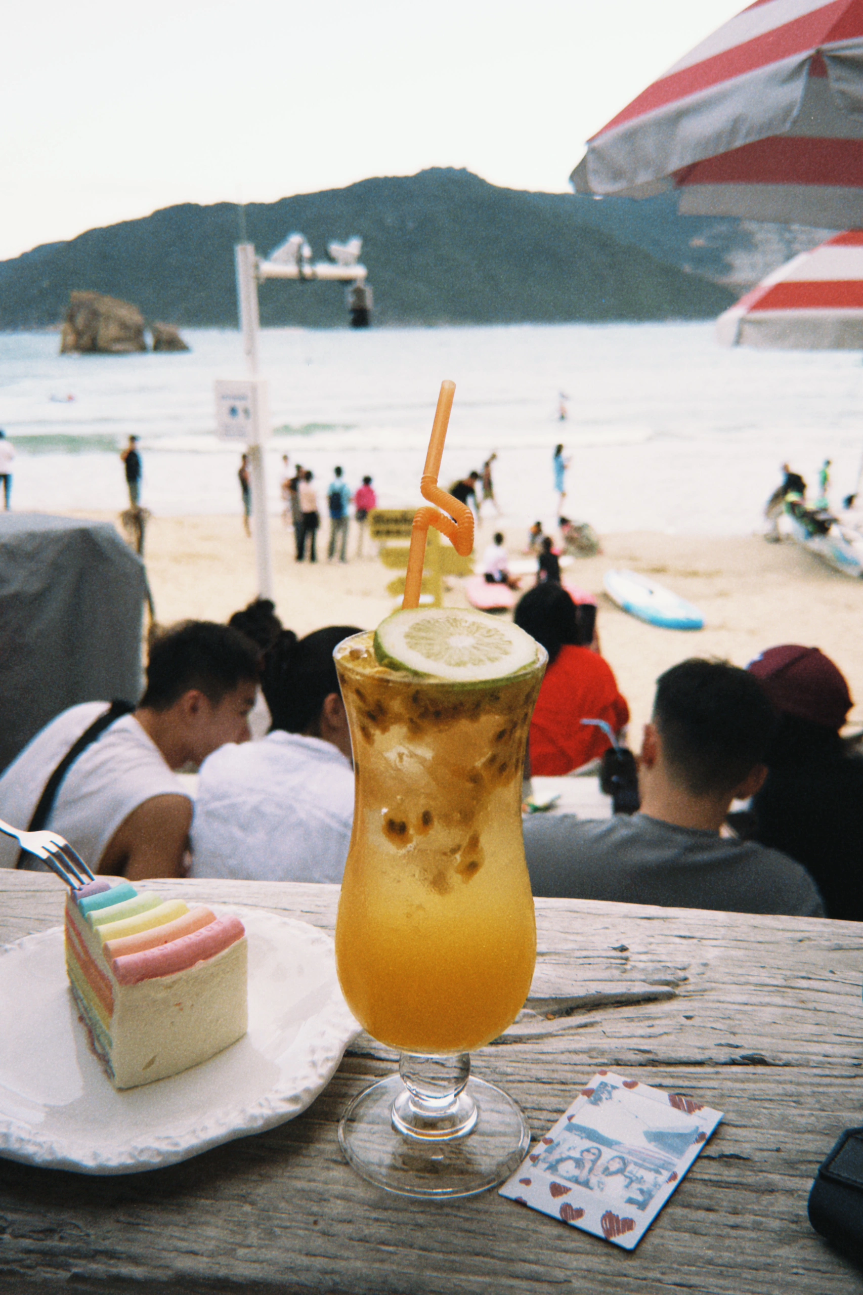 辣妹与海🏝️三亚｜发点pyq吃不了的细糠 Sanya🩵海岛日记
这次来三亚选择住在了海棠湾 酒店直通海边
吃喝玩乐一条街 不用做任何计划 只管说走就走
在后海我们边走边逛 里面藏着许多有趣的小店
在这里我们刷新各自的人生新体验 一个上天🪂 一个入海🤿
是极度松弛的度假生活 下次还来
如果可以一直待在海边就好啦🌊#惬意海岛生活 #躺在海浪里晒太阳 #海边享受自由 #海边度假 #海边穿搭 #班味清除计划 #三亚 @粥是艇仔周🥣