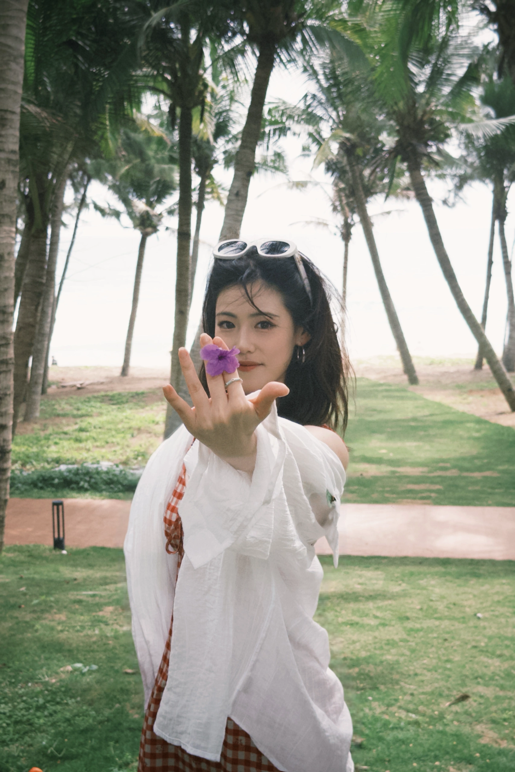 辣妹与海🏝️三亚｜发点pyq吃不了的细糠 Sanya🩵海岛日记
这次来三亚选择住在了海棠湾 酒店直通海边
吃喝玩乐一条街 不用做任何计划 只管说走就走
在后海我们边走边逛 里面藏着许多有趣的小店
在这里我们刷新各自的人生新体验 一个上天🪂 一个入海🤿
是极度松弛的度假生活 下次还来
如果可以一直待在海边就好啦🌊#惬意海岛生活 #躺在海浪里晒太阳 #海边享受自由 #海边度假 #海边穿搭 #班味清除计划 #三亚 @粥是艇仔周🥣