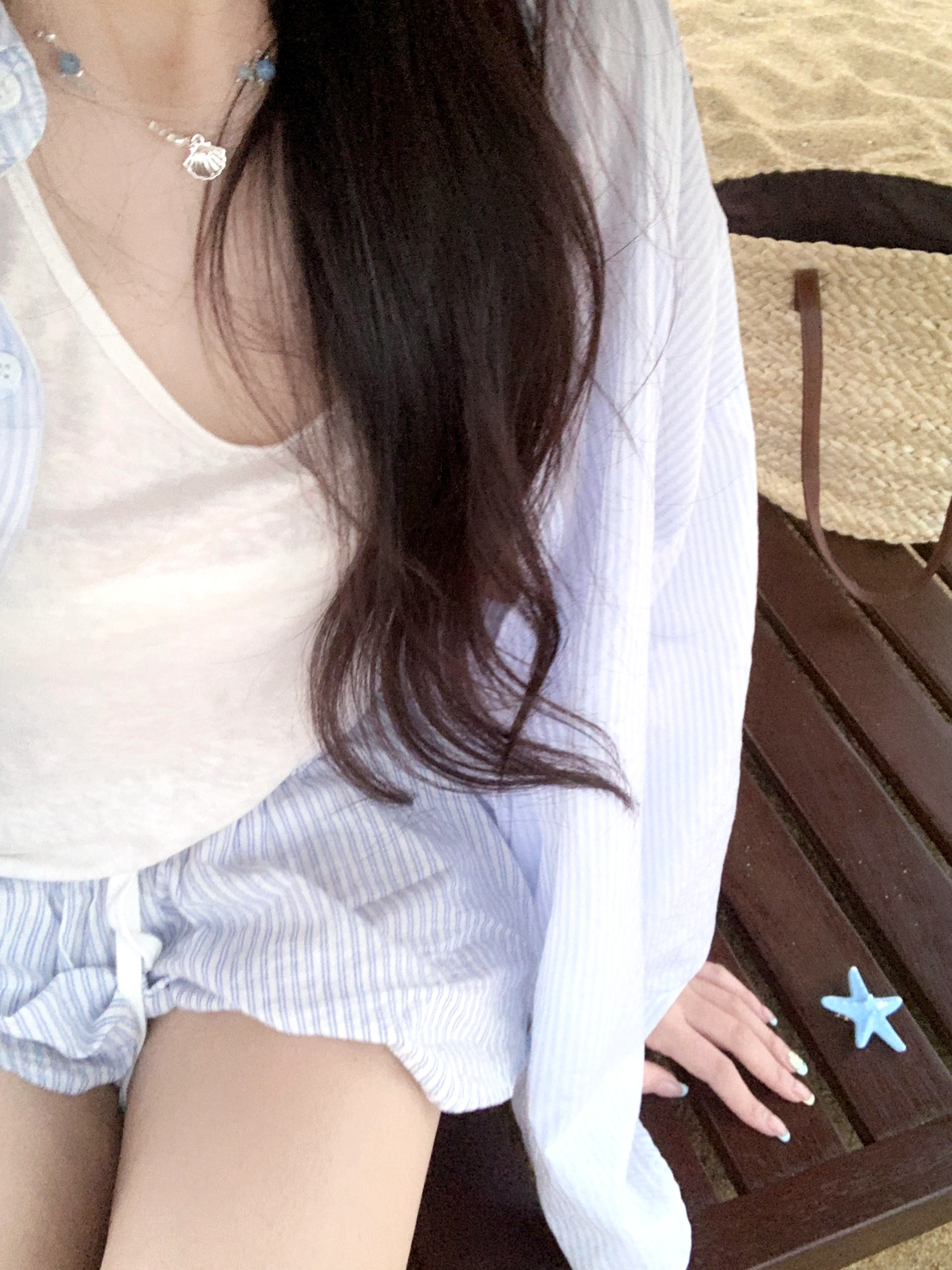 𝘣𝘭𝘶𝘦 𝘴𝘦𝘢 🩵🐚🪥𓇼 𓈒 温柔懒懒的海风🫧
#旅行日记 #来拍照了 #海边拍照 #三亚 #拍照姿势 #分享照片 @In1orange