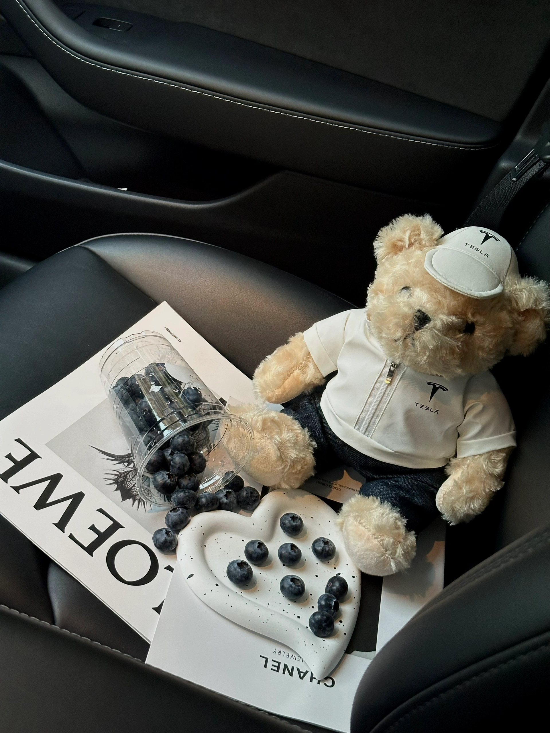 TESLA  | 生活美学 从拍车开始📷 仅有一次的人生 拿出点勇气来 大大方方的做自己吧
-在喜欢的状态里生活 保持感知各种快乐的能力 找到内心的爱与自由
-你可以是任何状态下的你自己
-做自由的风 不被定义
	
#特斯拉model3
#如何做博主
#女生车里有什么
#汽车拍摄
#把浪漫装进车里
#我的车真好看
#汽车博主的日常
#尝试做自媒体博主
#官方大大求流量
#记录吧就现在 @小李需要很努力