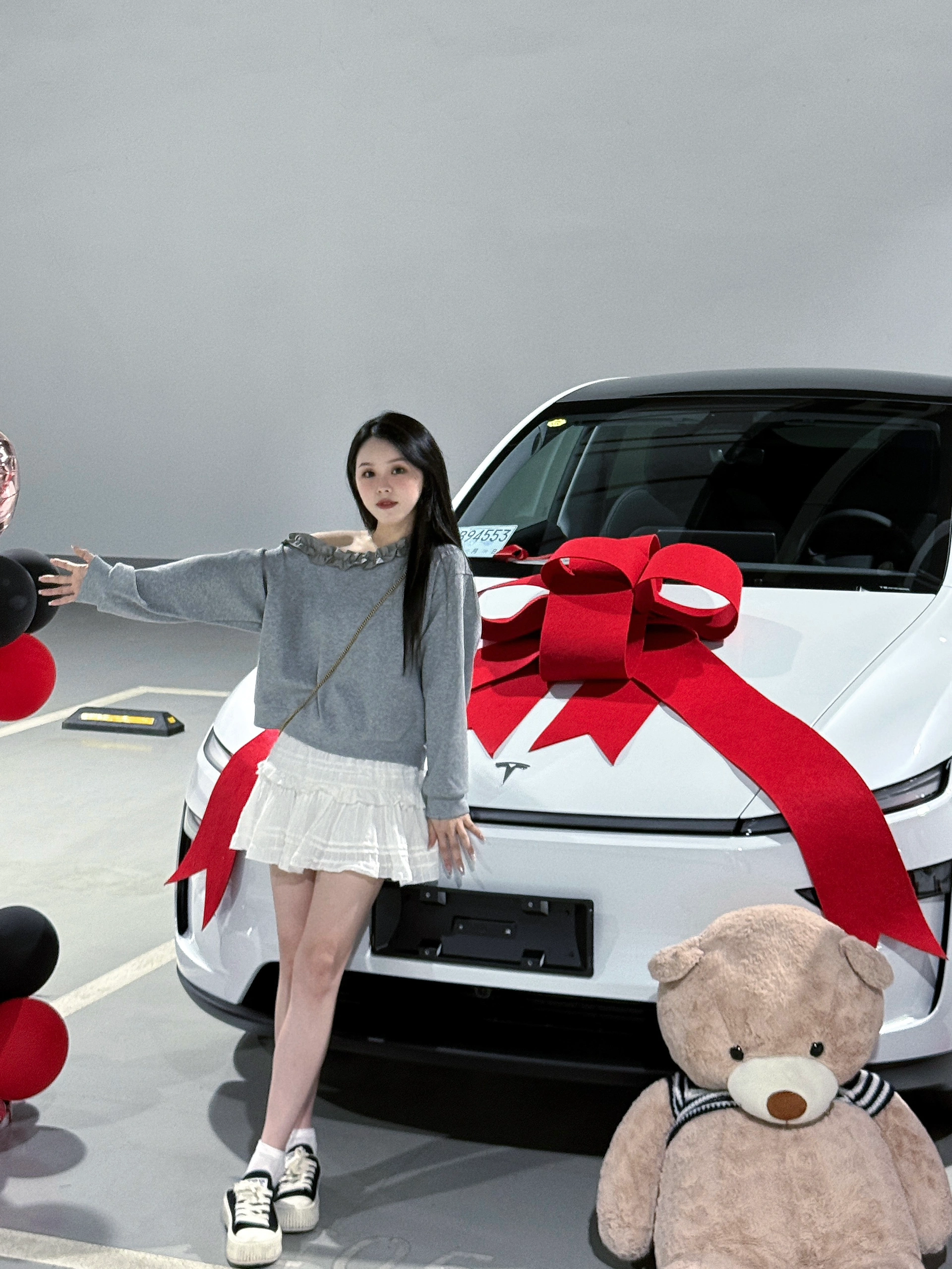 98年女生|喜提大玩具🧸纯情ModeY 哇塞 顺顺利利提车啦!!!🚗
是我心心念念的白色🤍
希望自己努力加倍 开始幸运人生￼
	
#喜提爱车 #提车 #适合女生开的车 #我的小车车
#特斯拉 #特斯拉Y #特斯拉车主 #特斯拉女车主
#焕新版特斯拉 #特斯拉焕新y #焕新y提车 #提车日记 @小敏~
