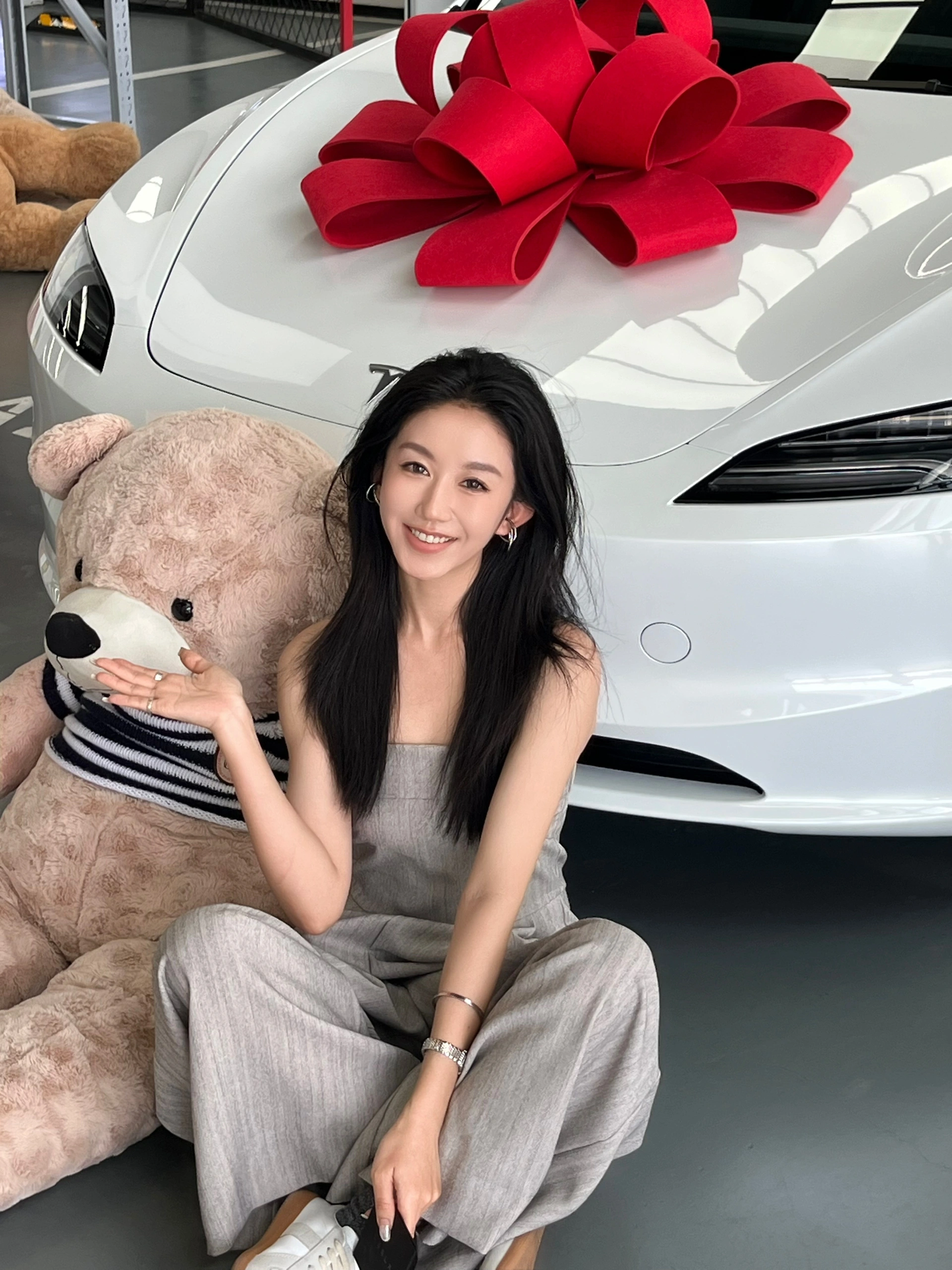 提车日记🚗 ｜30岁终于靠自己买了第一辆车 提车拍照用什么姿势看这个就够啦！
恭喜自己成为特斯拉车主！
不能浪费闺蜜拍的10086张照片📸
把财运散播给评论区的姐妹们，祝大家早日提车🥳
#提车日记 #提车啦   #提车拍照   #model3   #特别心动的车   #提车   #提车日记   #特斯拉提车     #换车的尽头是电车 #适合女孩子的车 @大栗旬Dianne