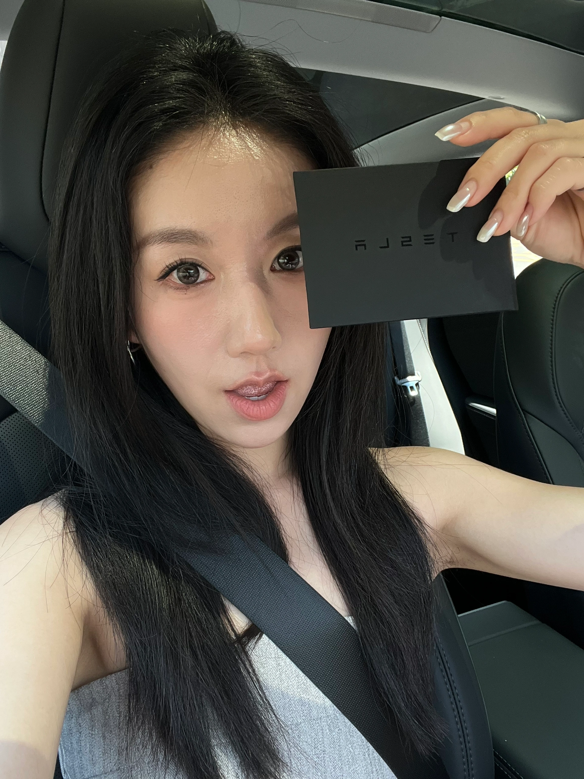 提车日记🚗 ｜30岁终于靠自己买了第一辆车 提车拍照用什么姿势看这个就够啦！
恭喜自己成为特斯拉车主！
不能浪费闺蜜拍的10086张照片📸
把财运散播给评论区的姐妹们，祝大家早日提车🥳
#提车日记 #提车啦   #提车拍照   #model3   #特别心动的车   #提车   #提车日记   #特斯拉提车     #换车的尽头是电车 #适合女孩子的车 @大栗旬Dianne