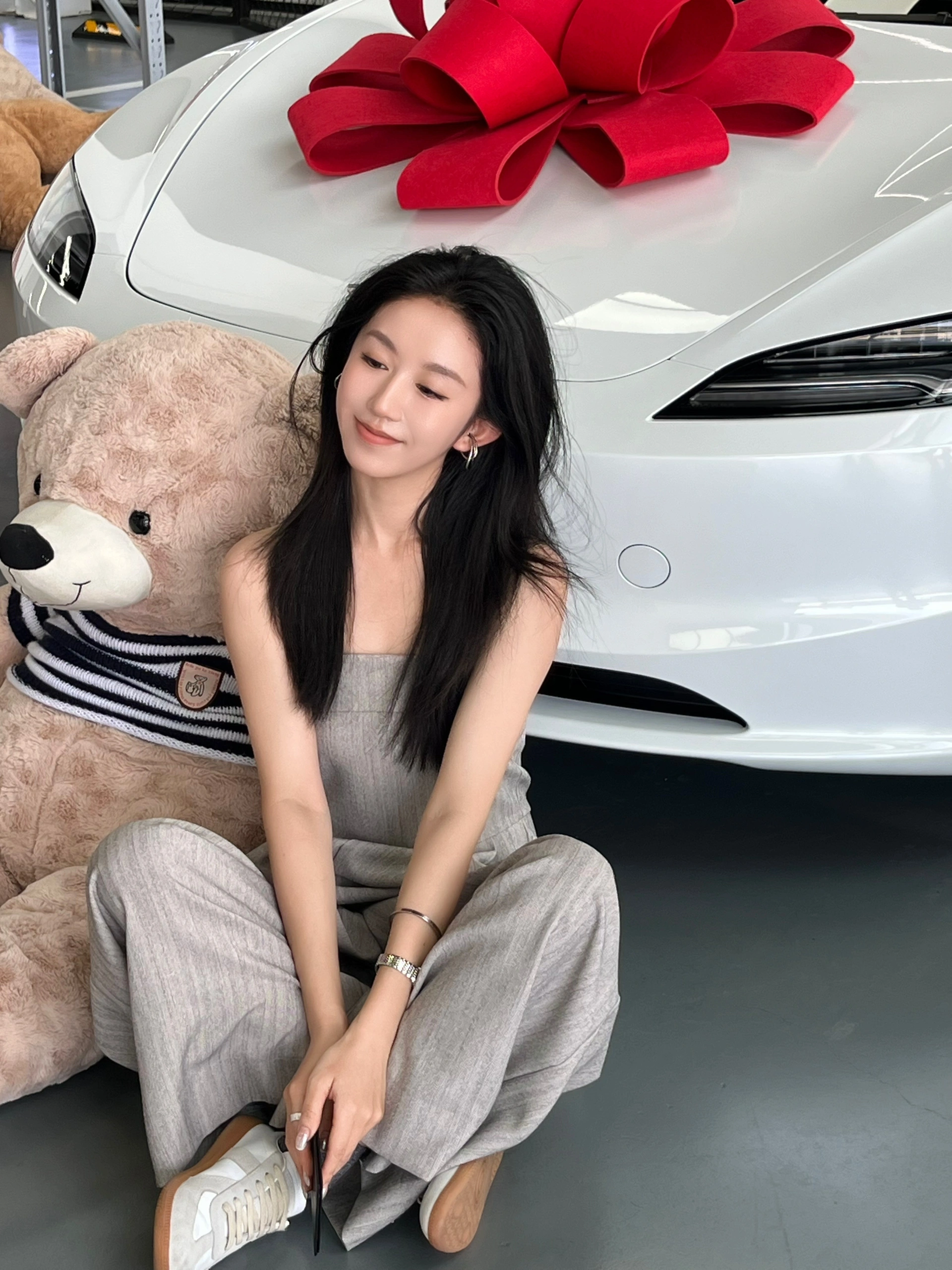 提车日记🚗 ｜30岁终于靠自己买了第一辆车 提车拍照用什么姿势看这个就够啦！
恭喜自己成为特斯拉车主！
不能浪费闺蜜拍的10086张照片📸
把财运散播给评论区的姐妹们，祝大家早日提车🥳
#提车日记 #提车啦   #提车拍照   #model3   #特别心动的车   #提车   #提车日记   #特斯拉提车     #换车的尽头是电车 #适合女孩子的车 @大栗旬Dianne