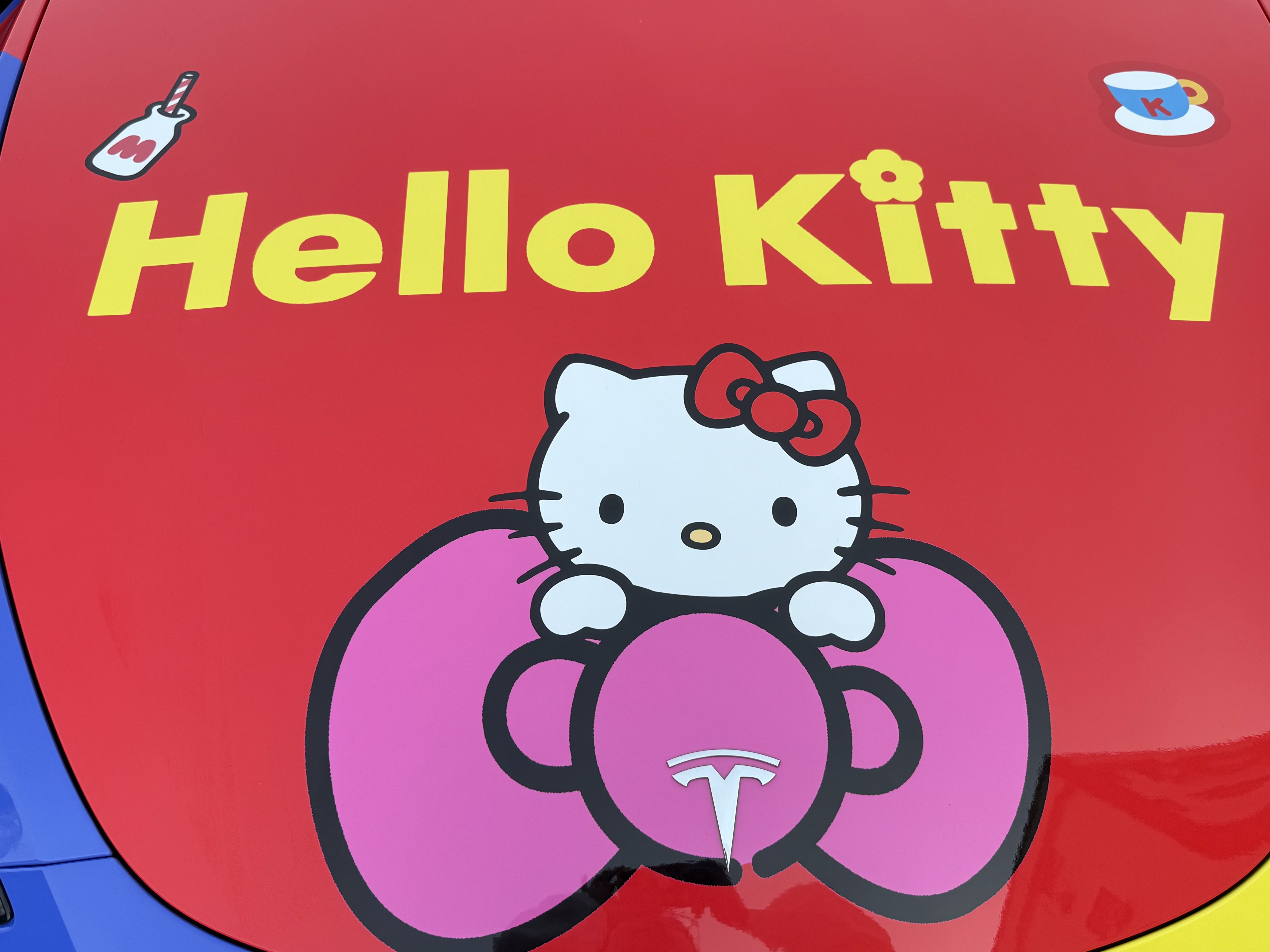 Model Y改色|我的Hello Kitty痛车 也是开上了kt车车了🎉#适合女孩子的车#hellokitty #车贴 #汽车彩绘 #汽车改色贴膜 #modely改色 #我的车真好看 #行走的多巴胺显眼车 #挑战全网的汽车猫 #kitty @可乐小皇帝🐶