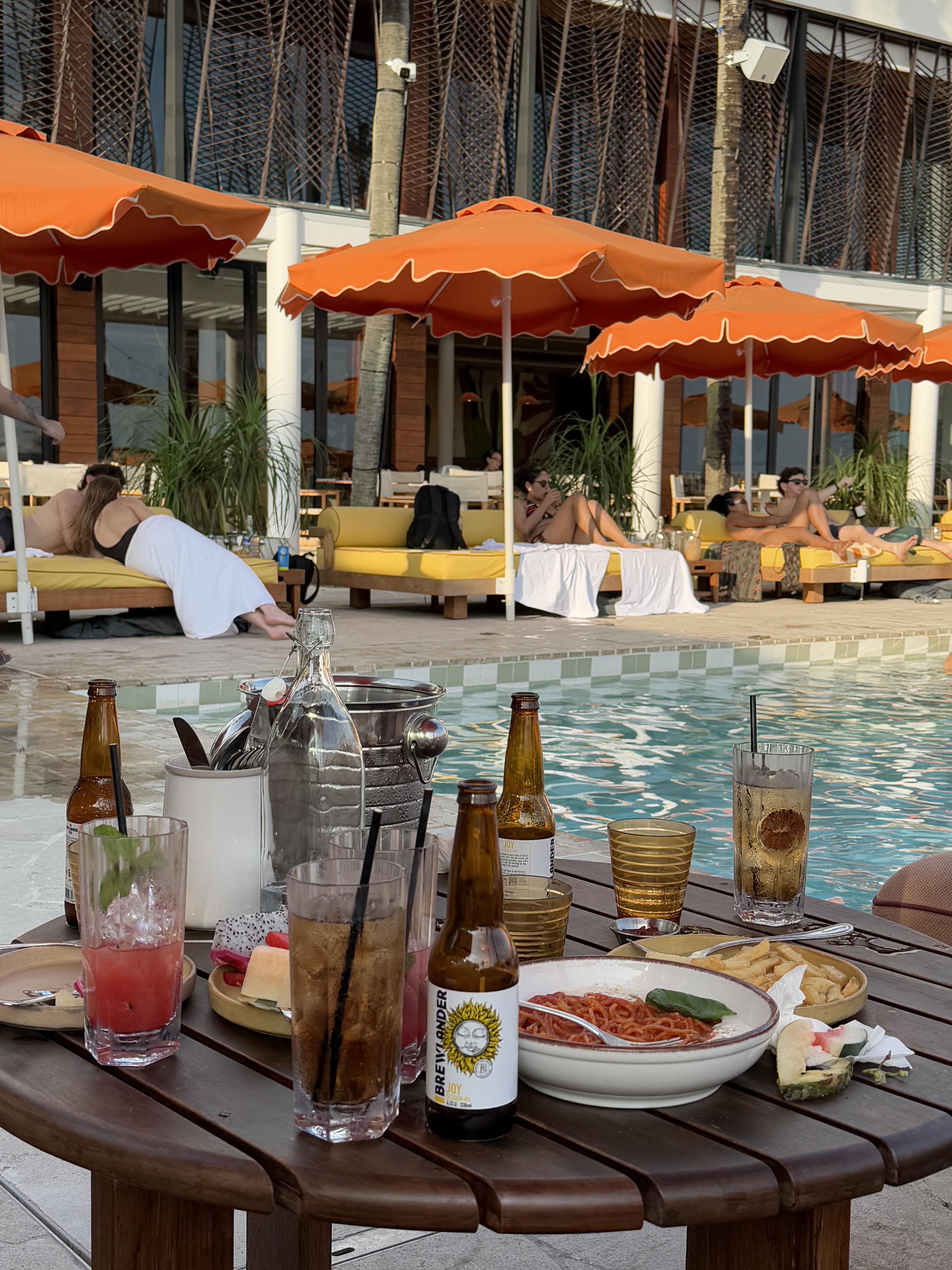 老娘与海2 #新加坡海边 #比基尼拍照 #正常拍摄无不良引导 @YALY甜小姐