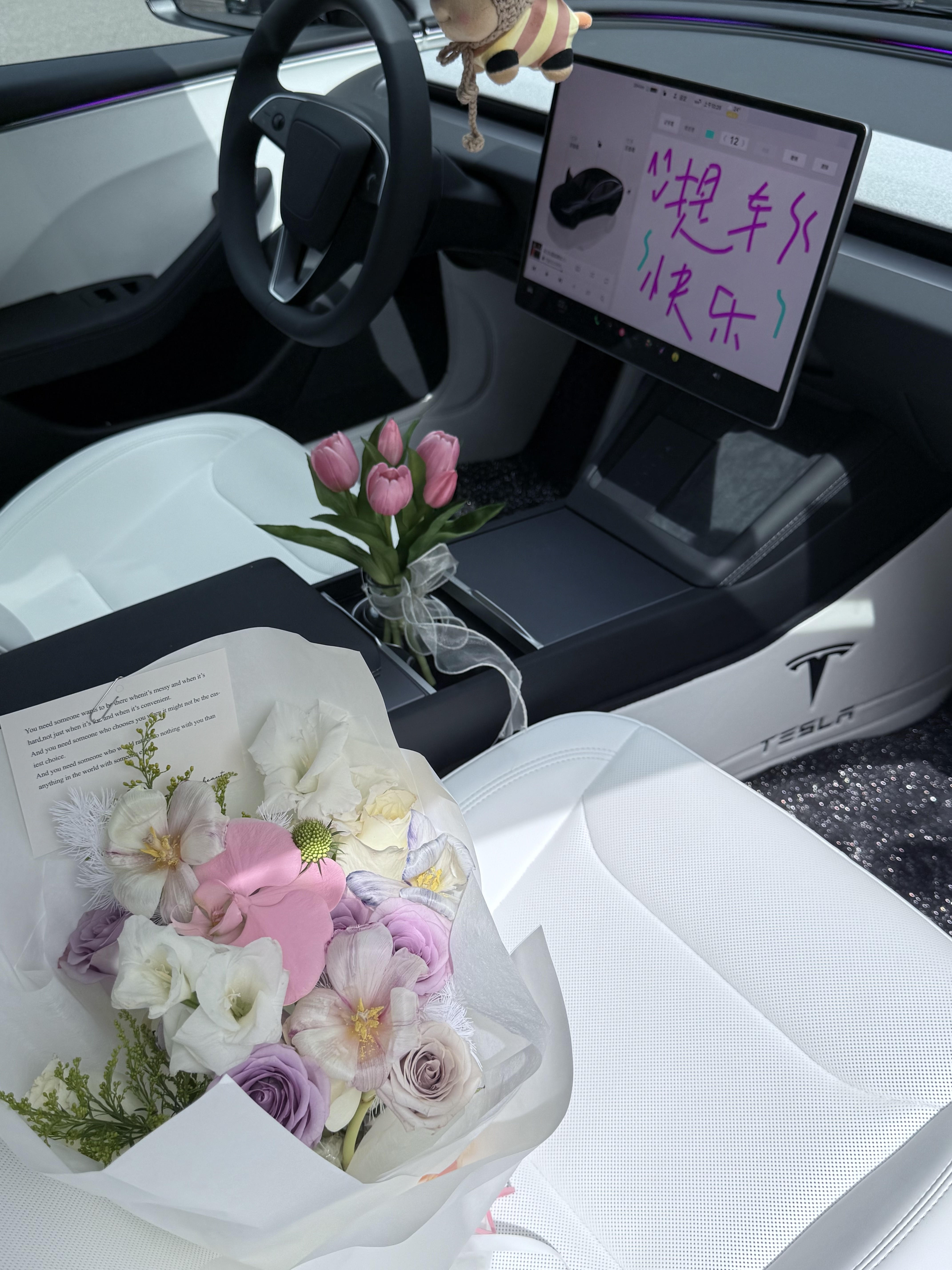 善良小鼠标改造日记 拿到车车就去改色了 太喜欢我的小粉啦💕
白色内饰没有想象中的那么不耐脏
拍照很好看
#model3 #车载好物 #改色膜 #特斯拉改色 @__Tiana青青