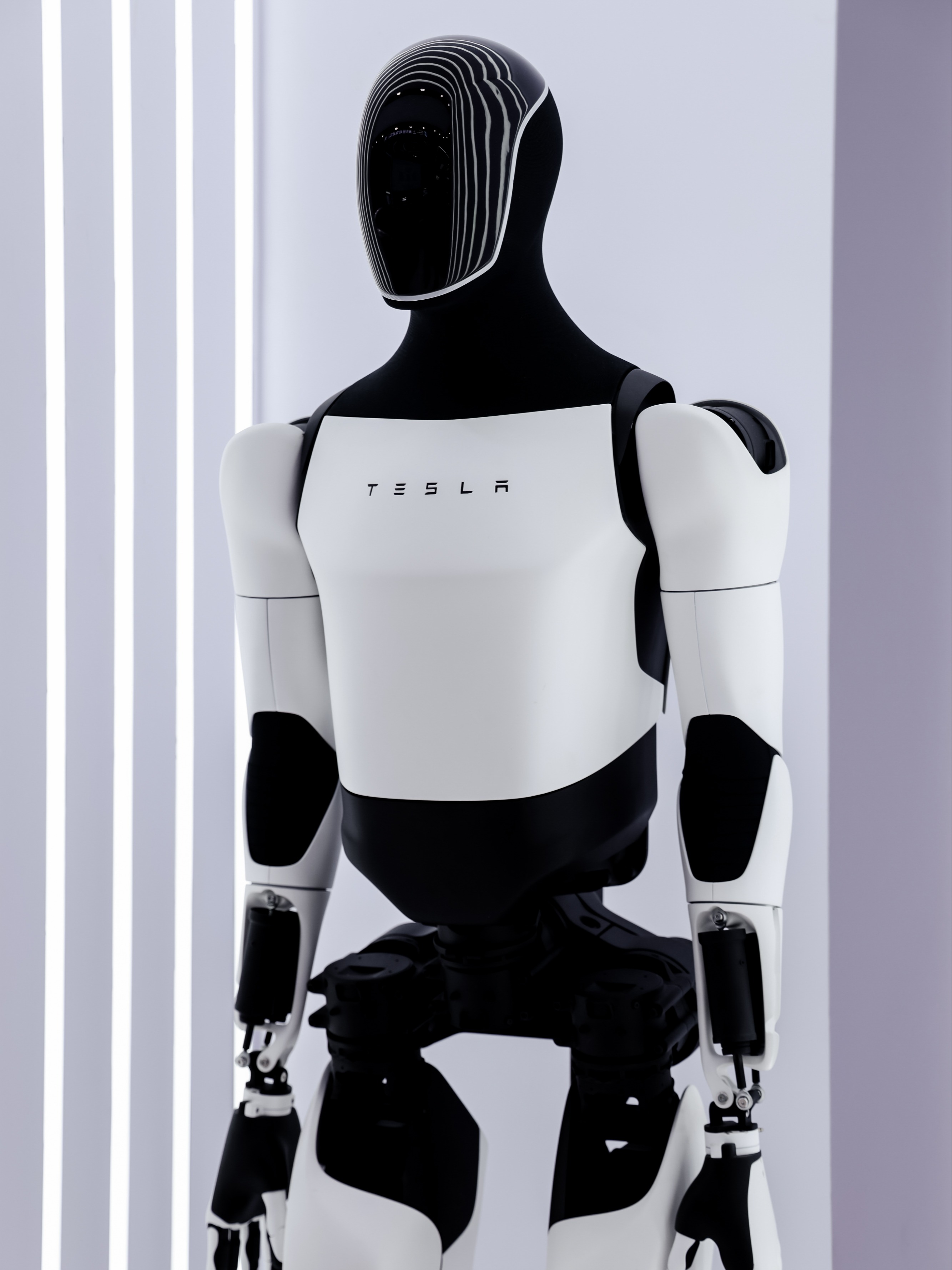 2025中国工博会 | 特斯拉喊你来打卡！📢 世界标杆，中国智造💡
特斯拉携众多明星产品亮相#2025中国工博会
	
Model Y L在上海展会首秀[哇R]
赛博越野旅行车持续惊艳
	
人形机器人技术与车同源🤖
预计5年内实现年产100万台
	
特斯拉能耗管理的“秘密武器”
电驱与电池系统齐登场🔋
……
	
世界标杆产品的背后，体现的是特斯拉在生产制造领域积累的长期优势⚙️
	
即日起至9月27日
上海国家会展中心二层📍智行未来展区
共同品鉴特斯拉的硬核工业设计📐
	
关注@TeslaAI 开启AI新世界
解锁更多AI黑科技🦾 @特斯拉