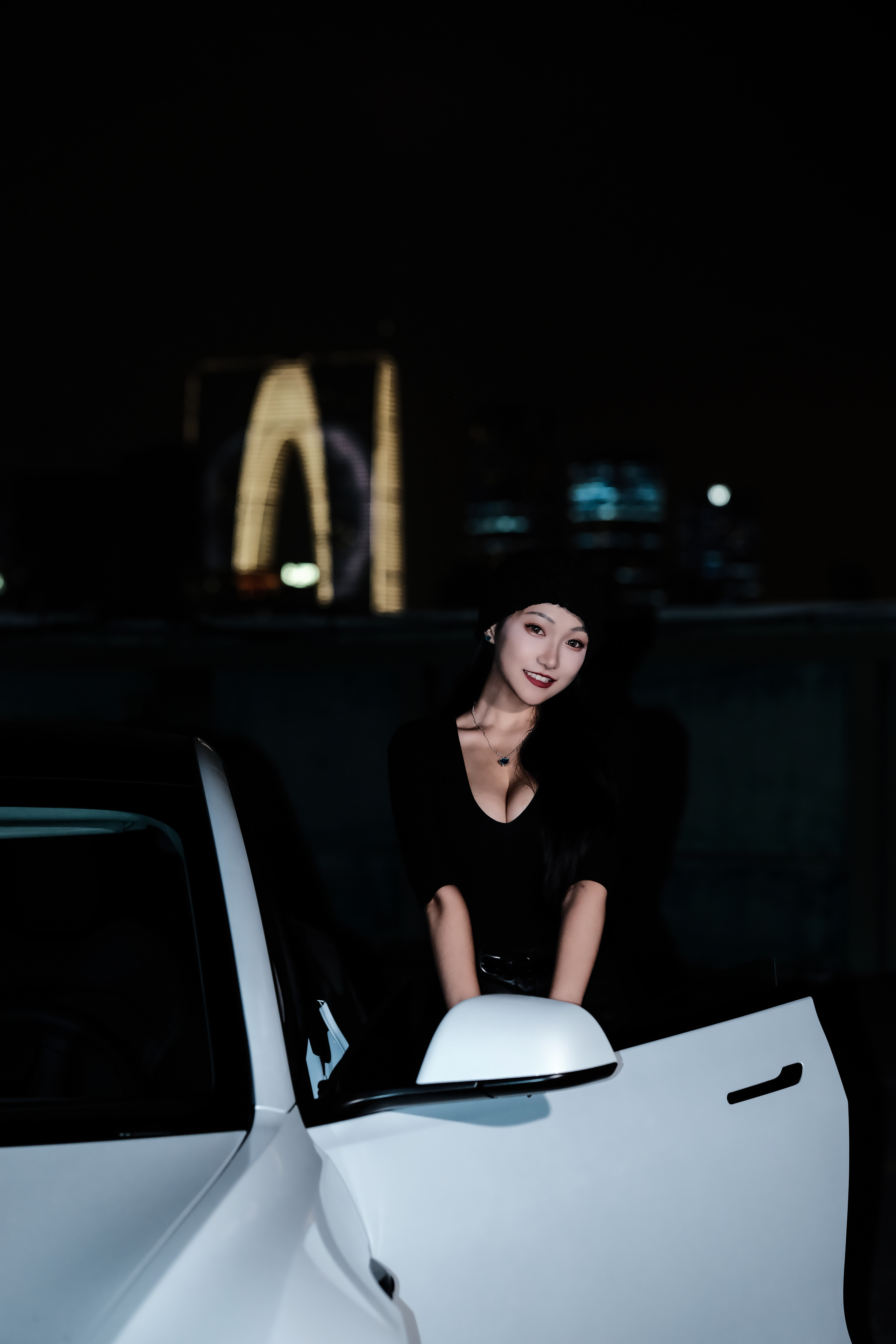 特斯拉黑标｜恭喜我吧💐成了一名女车主 我是9.11下订的特斯拉model3
那时候还没考完驾照，盲付订金1k
-1k😬
9.30极限拿到驾照
国庆试驾兜兜转转还是提了特斯拉
赶紧让销售给我预约📅
没想到车子是10.9出厂的
我是10.12提到的车🚗
-
不爱说女司机女司机的
我们是女车主🎉
我的🚗我自己做主🎂
拍摄点：苏州金鸡湖大润发顶楼停车场🅿️
摄影师：@带肥羊的三叶手记📰 @TT不烦恼📷
#提车日记#特斯拉车主 #特斯拉改款 #人生第一辆车 #特斯拉升级 @华思柚