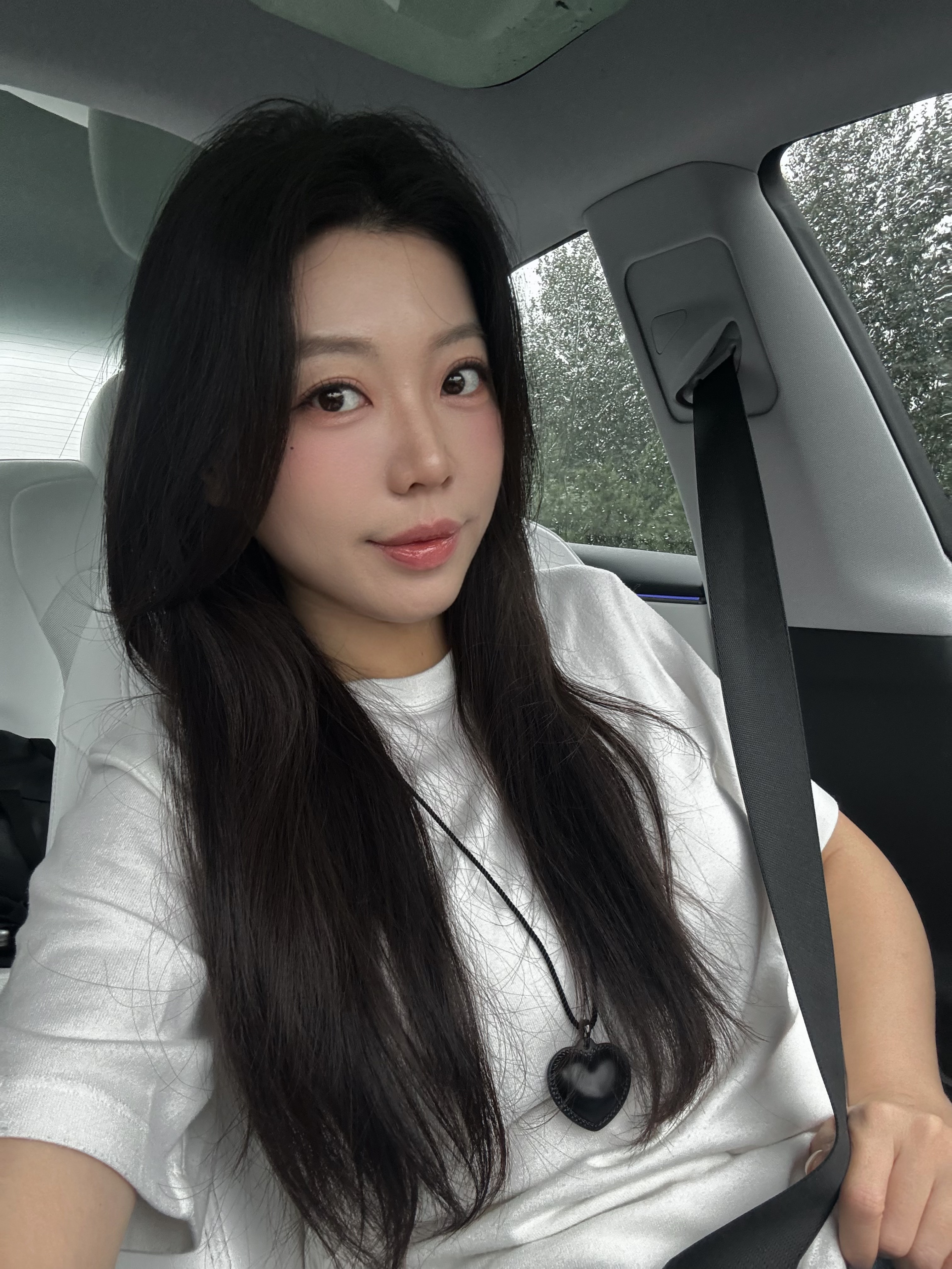 Tesla｜怎么一洗车就下雨 最近雨真是下个没完☔️
太喜欢雨天车内的氛围了😊
#今天开车穿什么 #model3 #女生车里有什么 #高级感车内饰 #女生车内饰 #适合女生开的车 #特斯拉 #女生买车 #有车后的生活 #适合通勤的车 @米妮的MINI