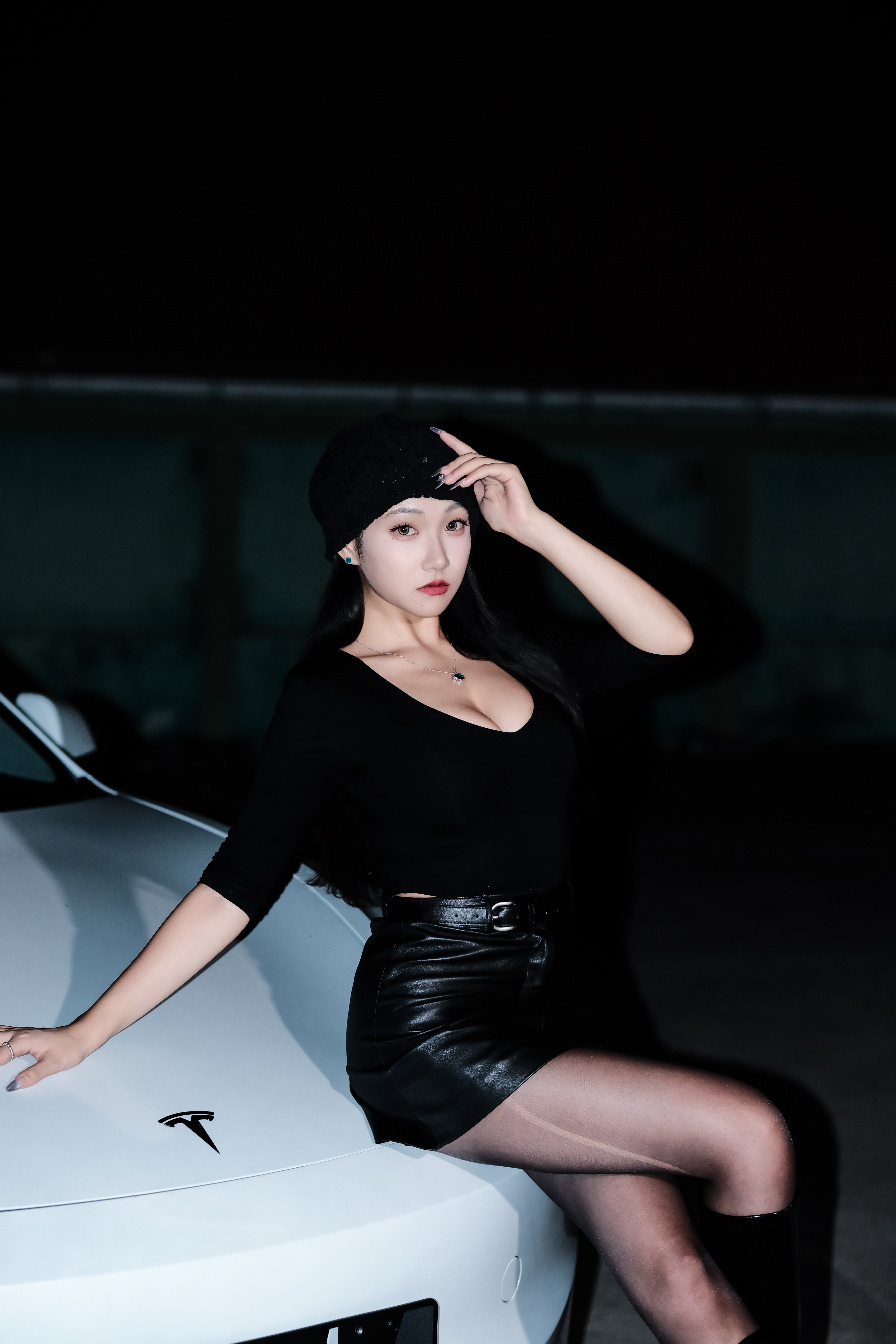 特斯拉黑标｜恭喜我吧💐成了一名女车主 我是9.11下订的特斯拉model3
那时候还没考完驾照，盲付订金1k
-1k😬
9.30极限拿到驾照
国庆试驾兜兜转转还是提了特斯拉
赶紧让销售给我预约📅
没想到车子是10.9出厂的
我是10.12提到的车🚗
-
不爱说女司机女司机的
我们是女车主🎉
我的🚗我自己做主🎂
拍摄点：苏州金鸡湖大润发顶楼停车场🅿️
摄影师：@带肥羊的三叶手记📰 @TT不烦恼📷
#提车日记#特斯拉车主 #特斯拉改款 #人生第一辆车 #特斯拉升级 @华思柚