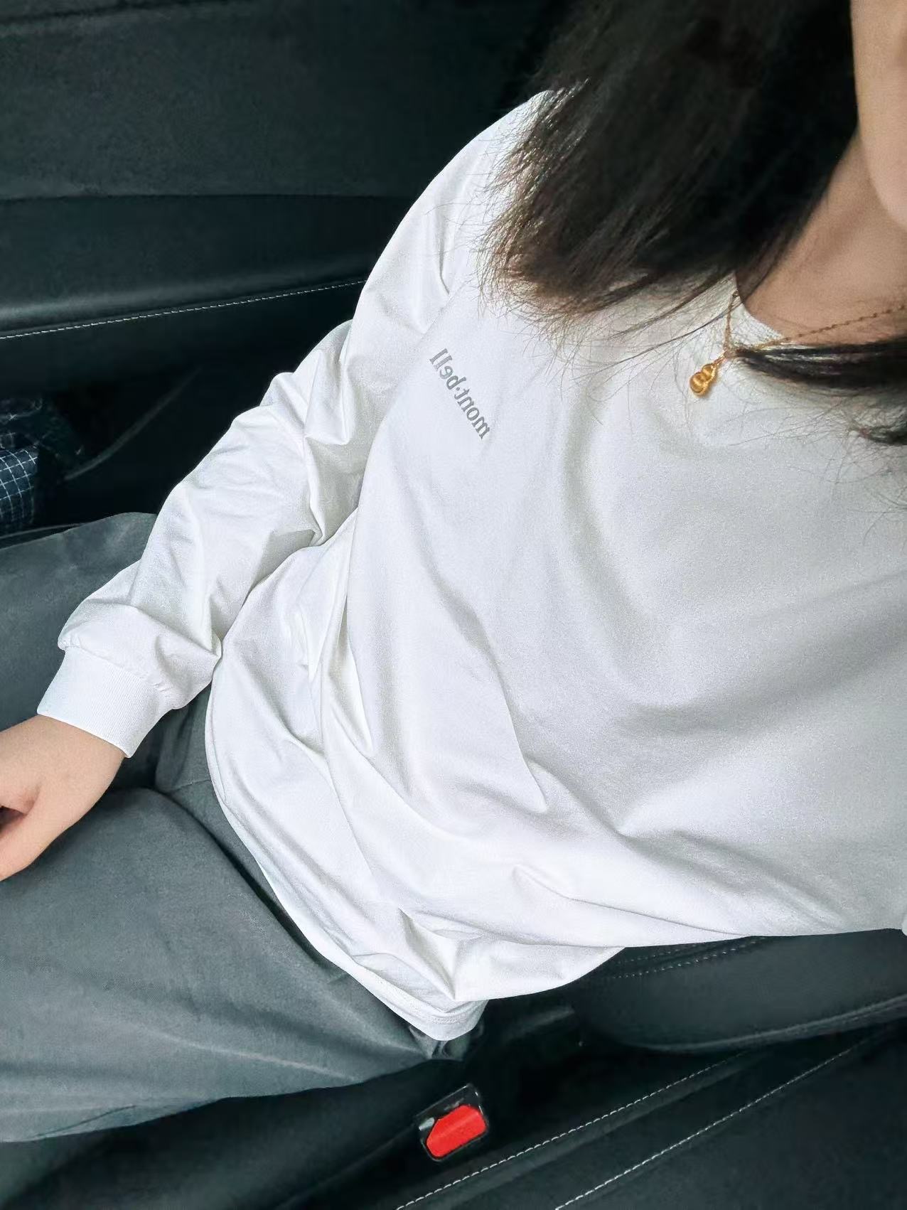Tesla🐚｜极简主义～放慢生活 生活的本意本来就是取悦自己
#简约生活方式 #特斯拉女车主 #女生车里有什么 #陷入雨天的氛围里 #极简主义生活方式 #努力捕捉生活里的小确幸 #特斯拉 #好物 #好物分享 #把生活调成慵懒模式 @栗子🌰爱吃梨