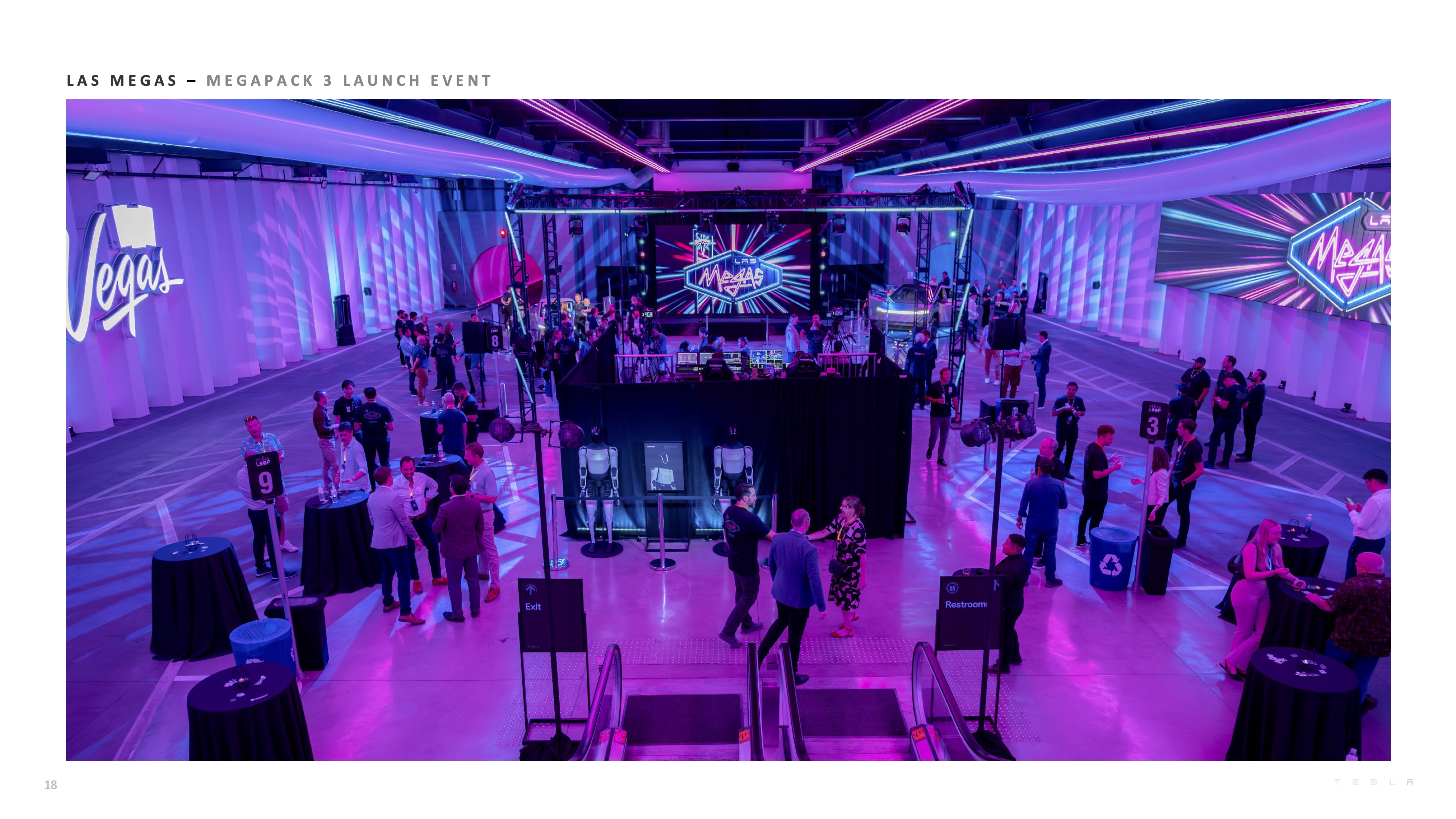 特斯拉2025年第三季度财报 【盈利】
·GAAP营业利润为16亿美元
·GAAP净利润为14亿美元
·非GAAP净利润为18亿美元
	
【现金】
·营运现金流为62亿美元
·自由现金流为40亿美元
·现金和投资增加了49亿美元，至416亿美元
	
【运营】
·在加州湾区推出了Robotaxi无人驾驶网约车业务
·储能装机量创历史新高
·车辆交付量创历史新高
	
在第三季度，特斯拉团队在全球范围内实现了创纪录的车辆交付，展现出在各个市场的强劲增长势头；同时在住宅、工业和公用事业等领域，储能产品的装机量也创下新纪录。凭借这一强劲表现，公司在本季度创下了收入和自由现金流的双纪录。
	
🚗我们继续在电动车和能源领域推出令消费者为之兴奋的新产品。发布了 Model Y L 和 Model Y 高性能版，并通过（在美国市场）推出Model 3 标准版和 Model Y 标准版——目前最具可负担性的车型——进一步丰富了特斯拉的产品阵容。与此同时，还发布了 Megapack 3 和 Megablock，这两款产品将通过减少装机成本和时间，进一步简化大型储能系统的安装。我们相信，凭借规模优势与成本结构，特斯拉能够比同行更有效地应对全球市场的动态变化，而人工智能方面的突破将让我们的产品在市场上获得绝对领先优势。
	
☀️我们将继续聚焦车辆交付与能源产品装机量的最大化，从而实现核心硬件产品的规模化。随着时间的推移，人工智能驱动的服务将让这些产品为客户持续创造更高的价值。如今交付的每一辆特斯拉车辆都具备可升级至自动驾驶的硬件，每一台特斯拉储能系统都可以通过虚拟电厂或电力实时控制和交易平台 Autobidder 实现升级与优化。正如《秘密宏图第四篇章》展望的那样，特斯拉持续推出将人工智能带入现实世界的产品，加速人类社会迈向可持续的富足时代。
	
尽管贸易、关税及财政政策变化带来了短期不确定性，但我们仍致力于长期增长与价值创造。特斯拉正审慎推进对核心业务及未来业务线的必要投资。我们坚信这些布局将在交通运输、能源和机器人三大领域为特斯拉乃至为全球创造巨大价值。
	
感谢我们的车主，感谢所有关注和支持特斯拉的朋友们[红色心形R] @特斯拉